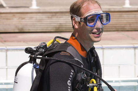 Prince William getting ready to make a SCUBA dive. Image: Getty