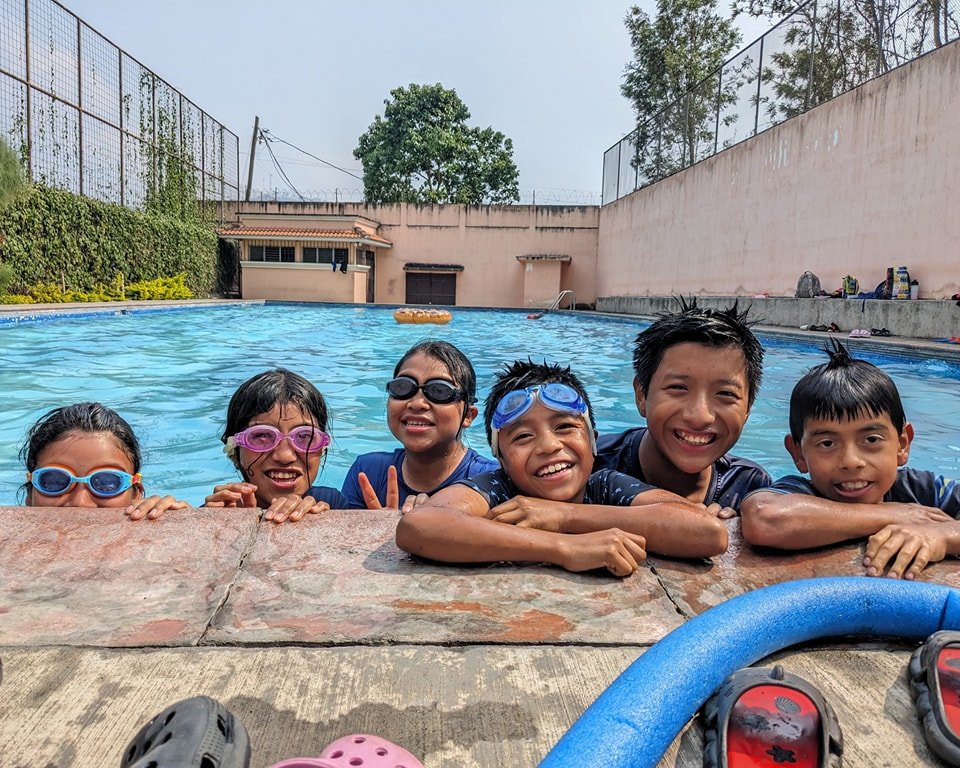 Swimming lessons! 🐬🥽

At Chispas of Change, we believe in the importance of equipping our students with a variety of life skills so that they can become well-rounded adults. We are currently in a season of swimming lessons for all of our students. 