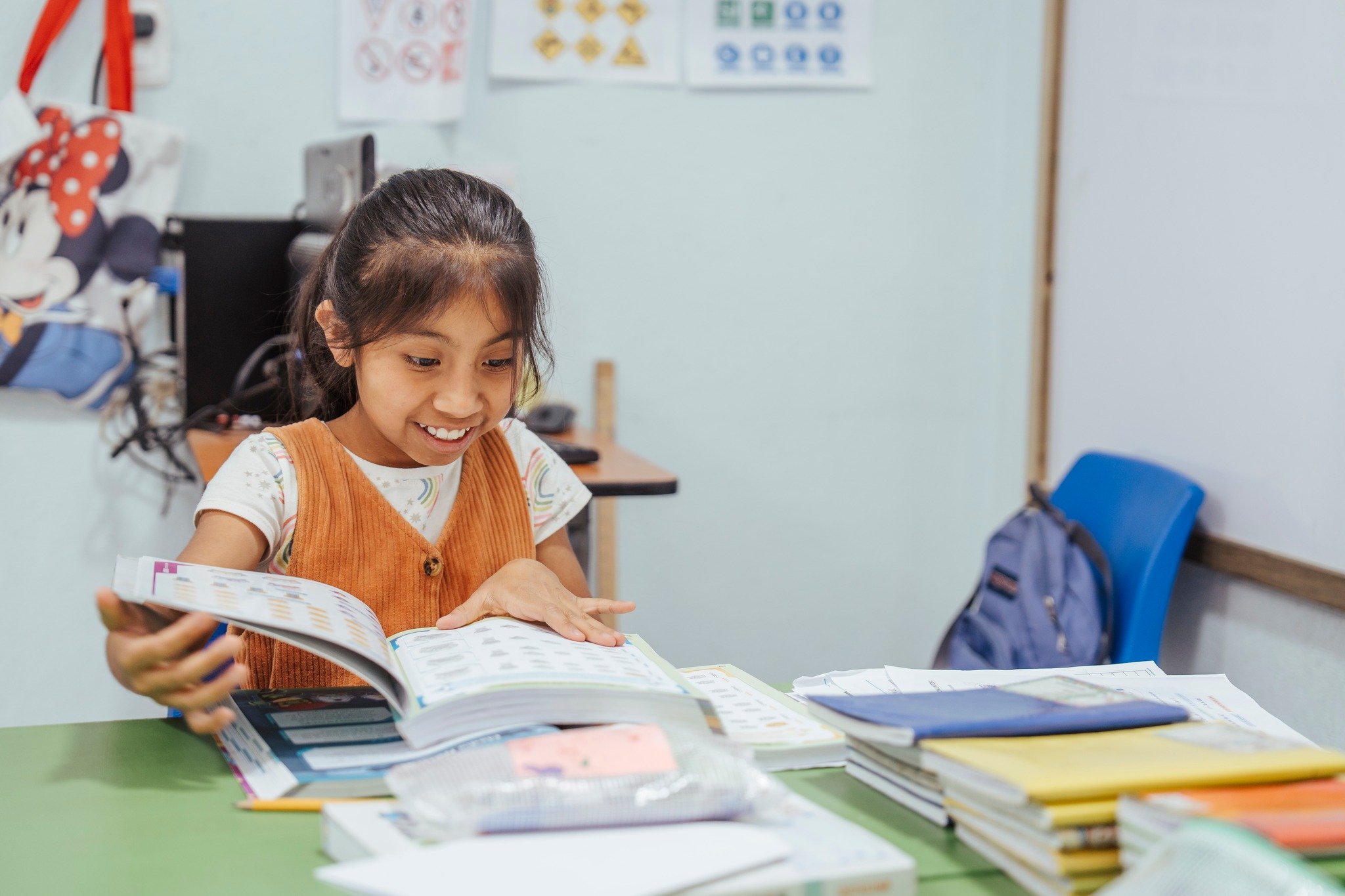 Have you ever considered sponsoring a Chispas of Change student? 🌟

Our students recently wrote letters to their sponsors, and many of them have received letters in return! Thank you to everyone who has made time to write back to their sponsored chi