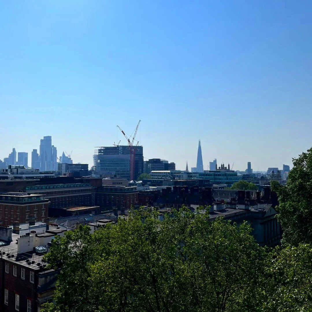 Well, I'm officially open for business in London! 🎉🍻

Rebuilding the office from scratch was an opportunity I couldn't waste, so I overthought and overbuilt everything!
Heavily modified and reinforced Ikea Besta cabinets manage noise and airflow, a