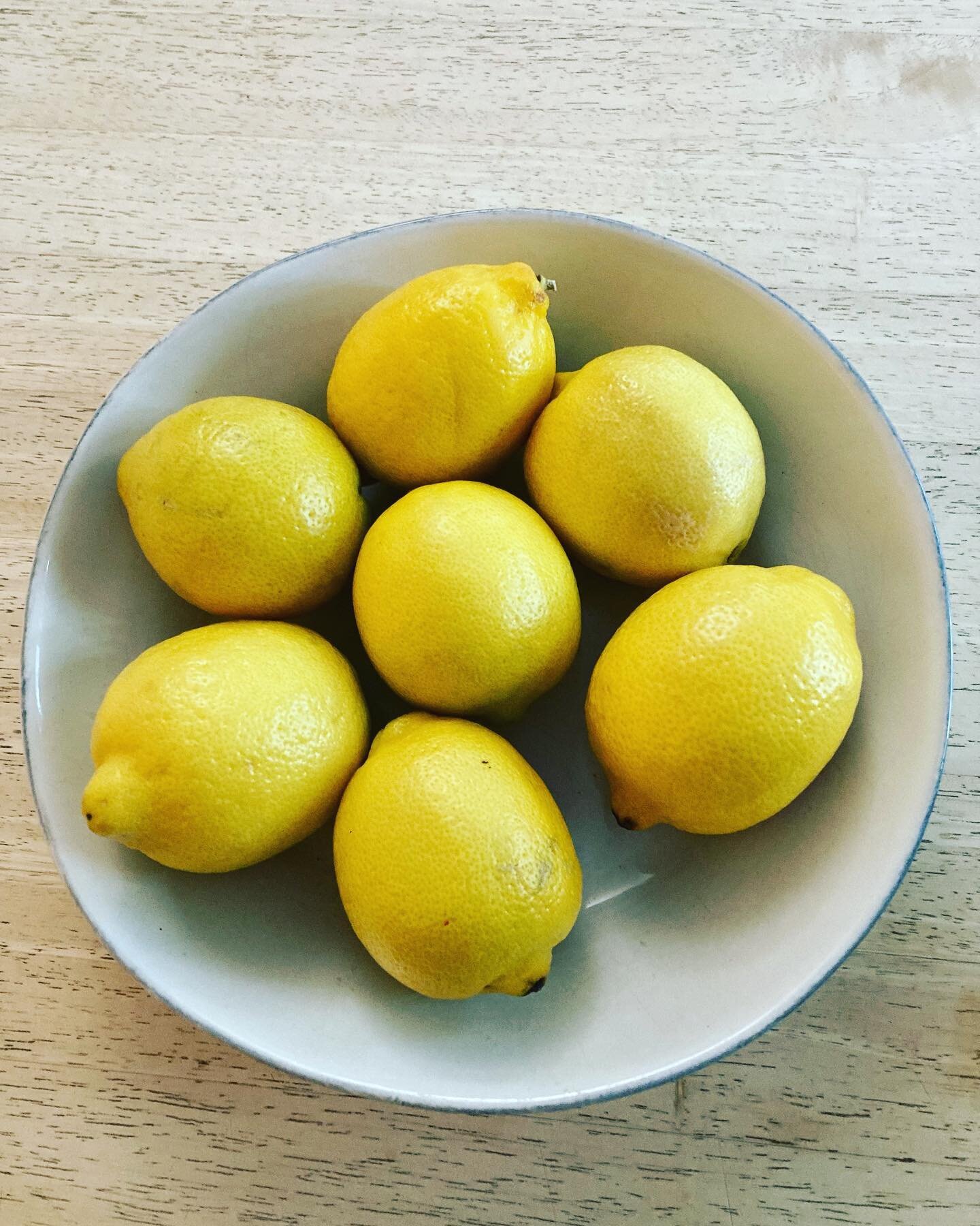 Boundaries and a bowl of lemons 💛
An experiment.
What happens when you reserve a space for just one thing? Since flowers in the kitchen are no longer an option (cat 🤷🏻&zwj;♀️), I&rsquo;m trying a bowl of lemons (charming idea credit goes to former