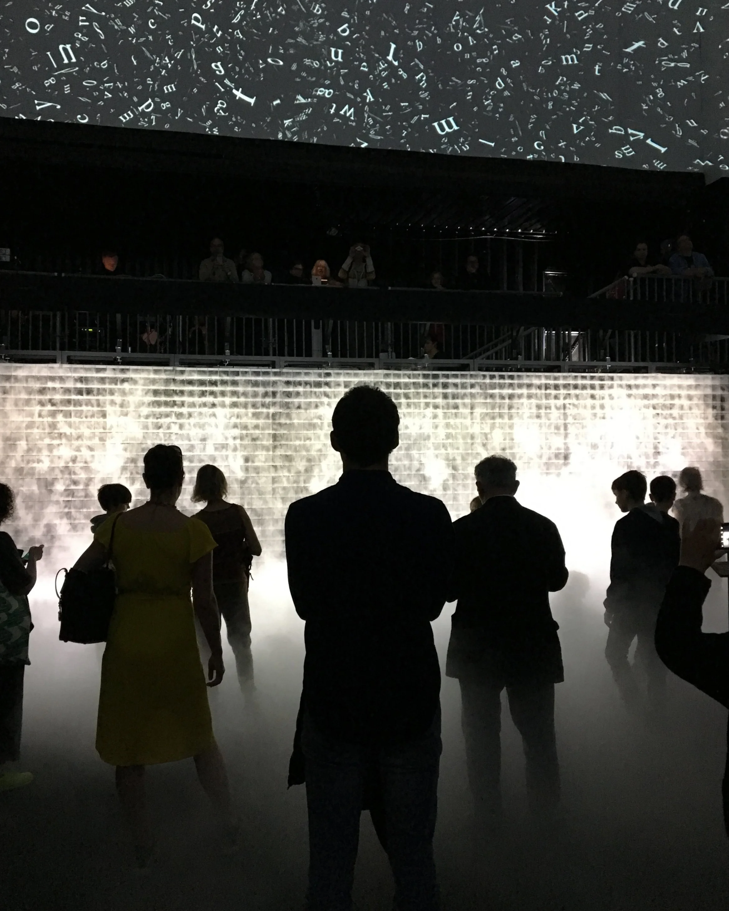 Cloud Display (2019) Lozano Hemmer, R