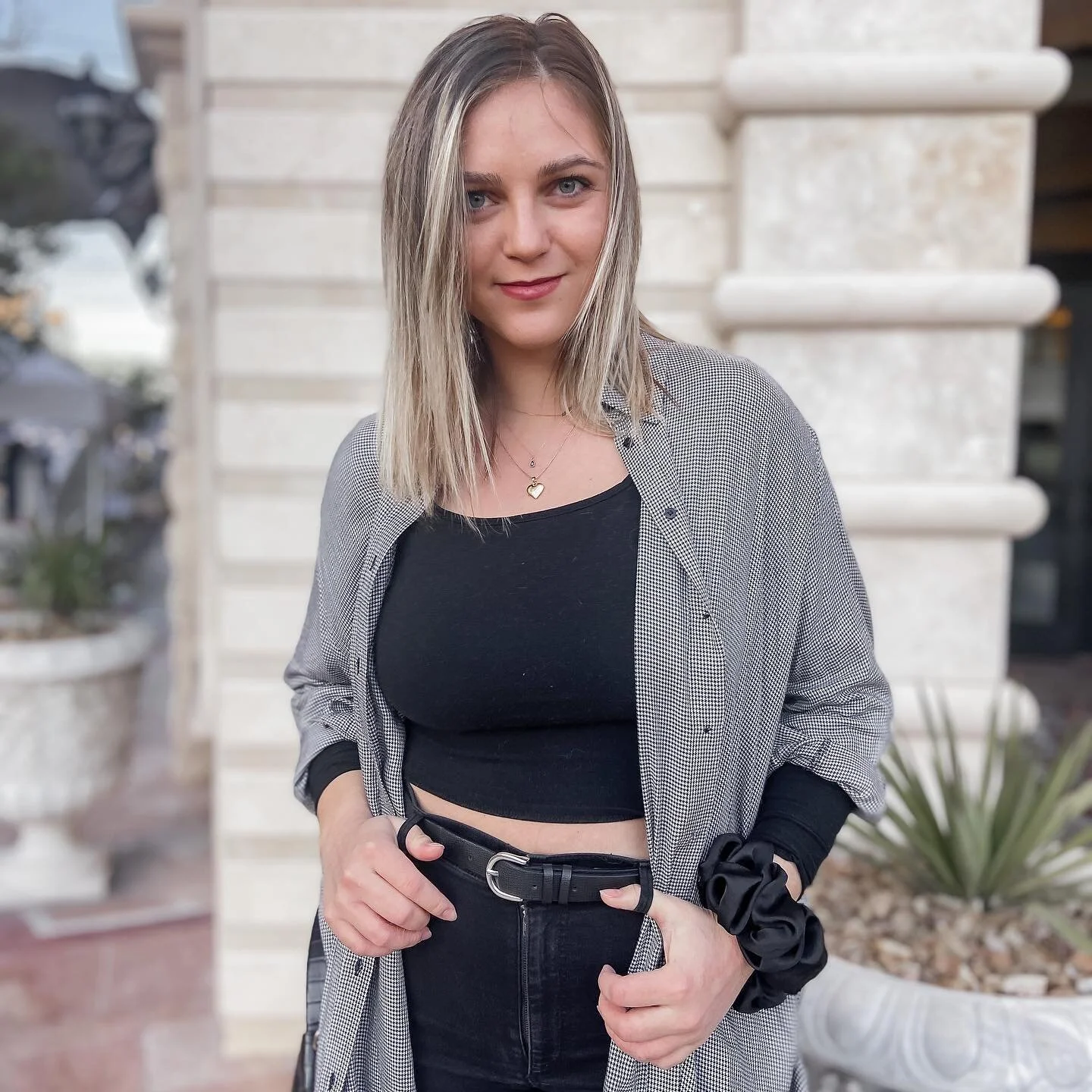 Night out outfit when the weather can&rsquo;t decide if it&rsquo;s still winter or if spring is really coming 🤷🏼&zwj;♀️

Swipe right to see the delicious food we had at @alsolitoposto 🍝 Can&rsquo;t wait to go back.