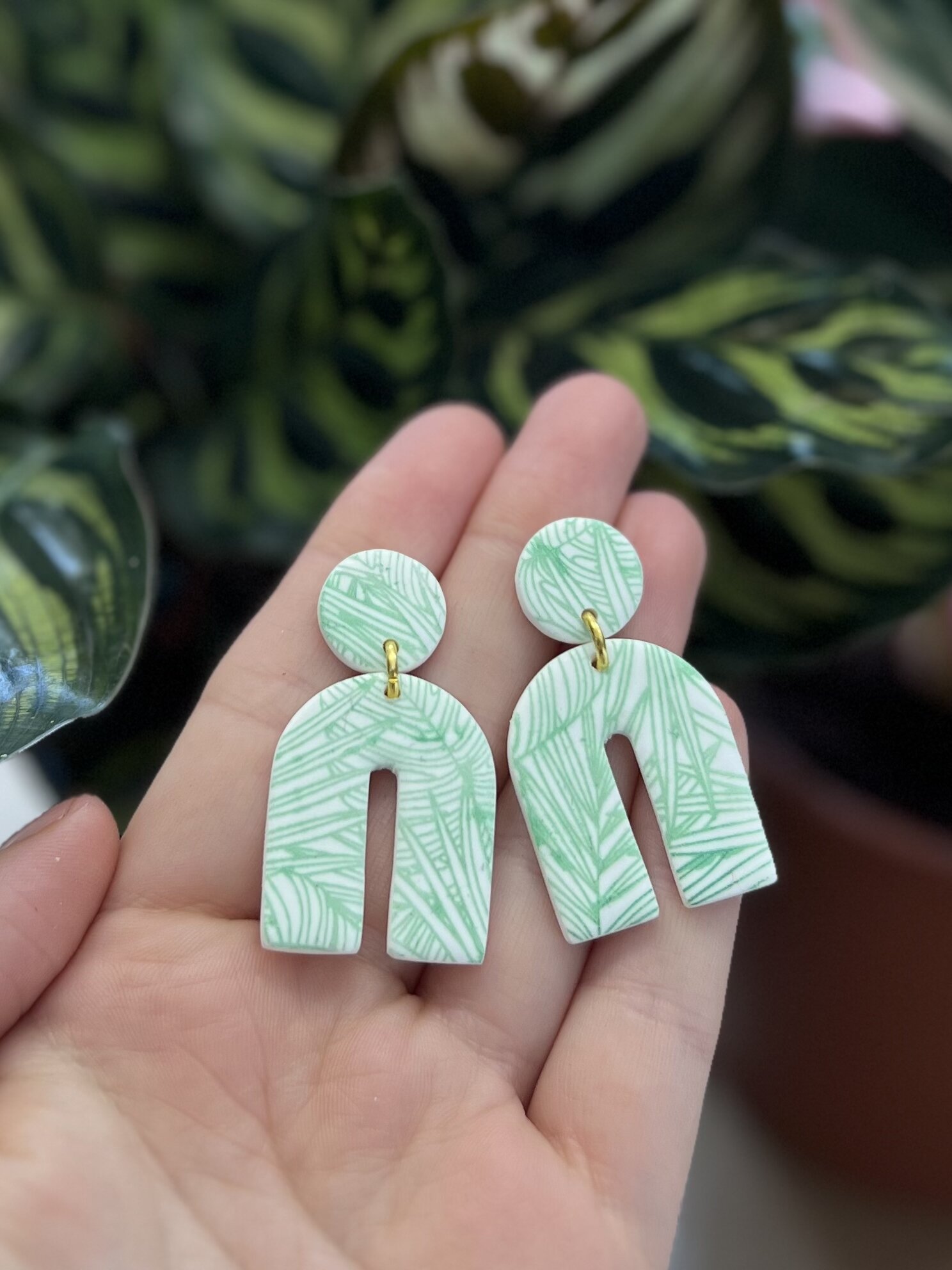 4B639E7C-3F40-4447-BCBF-EDD22B3BFBA4