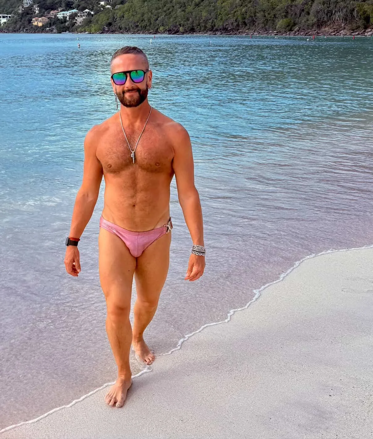 @l_mario basking in the sun in his @christurkswim ☀️