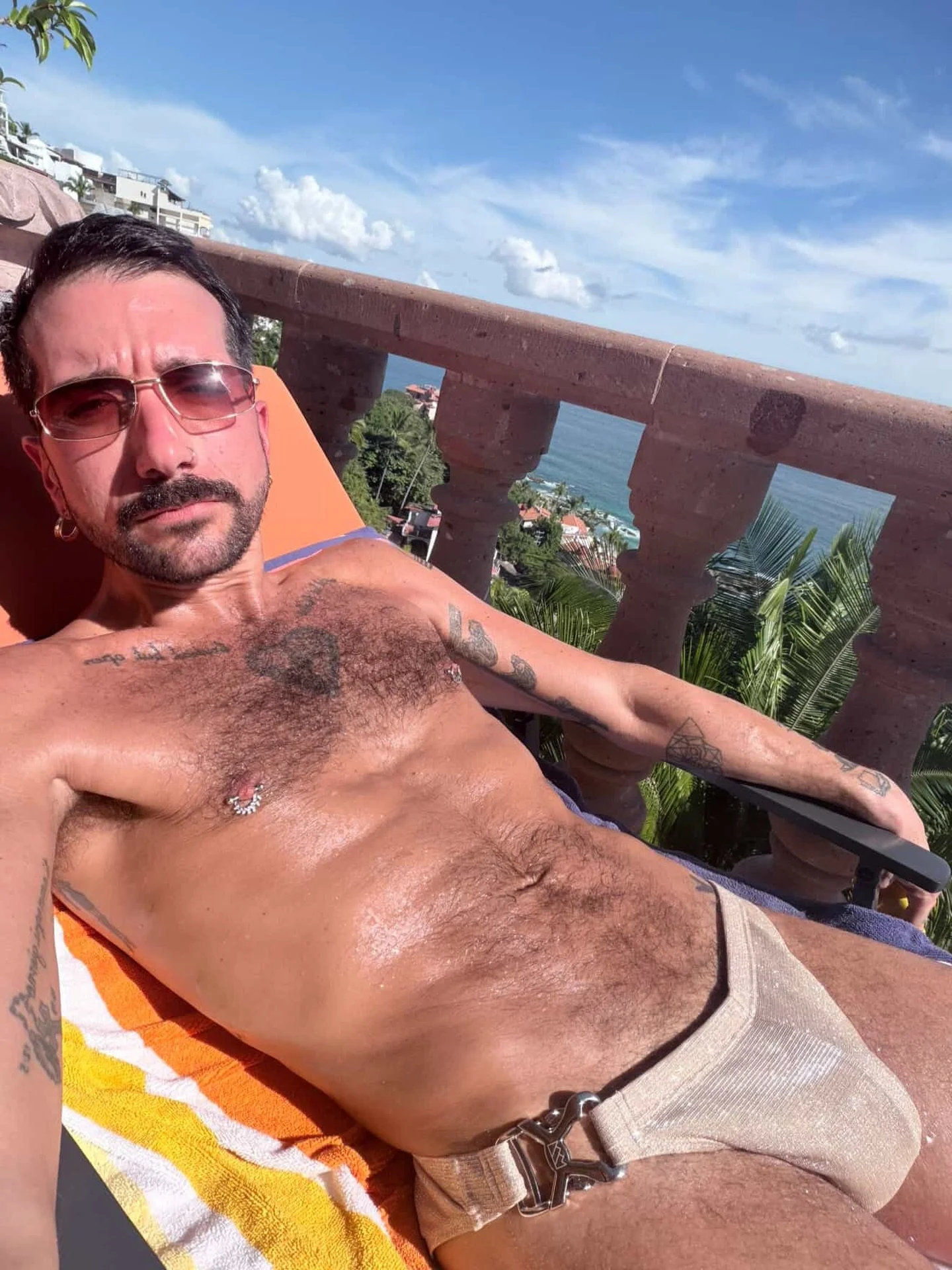 What best served with champagne?&hellip; @christurkswim on @gregorypatrickk