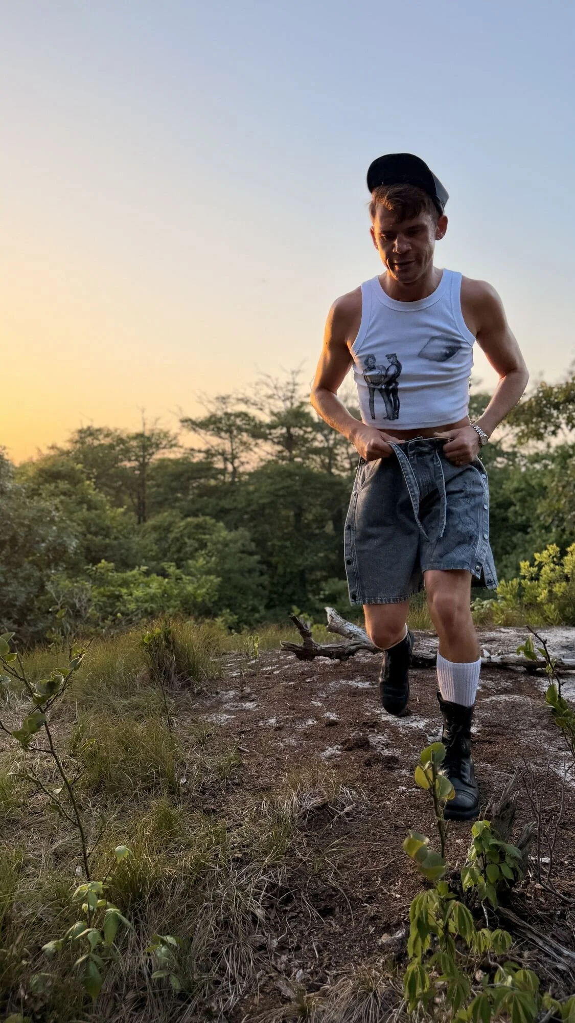 Trail to set, golden hour kit.
