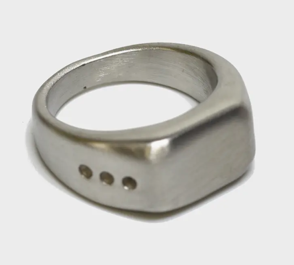 Curated Basics Dotted Signet Ring