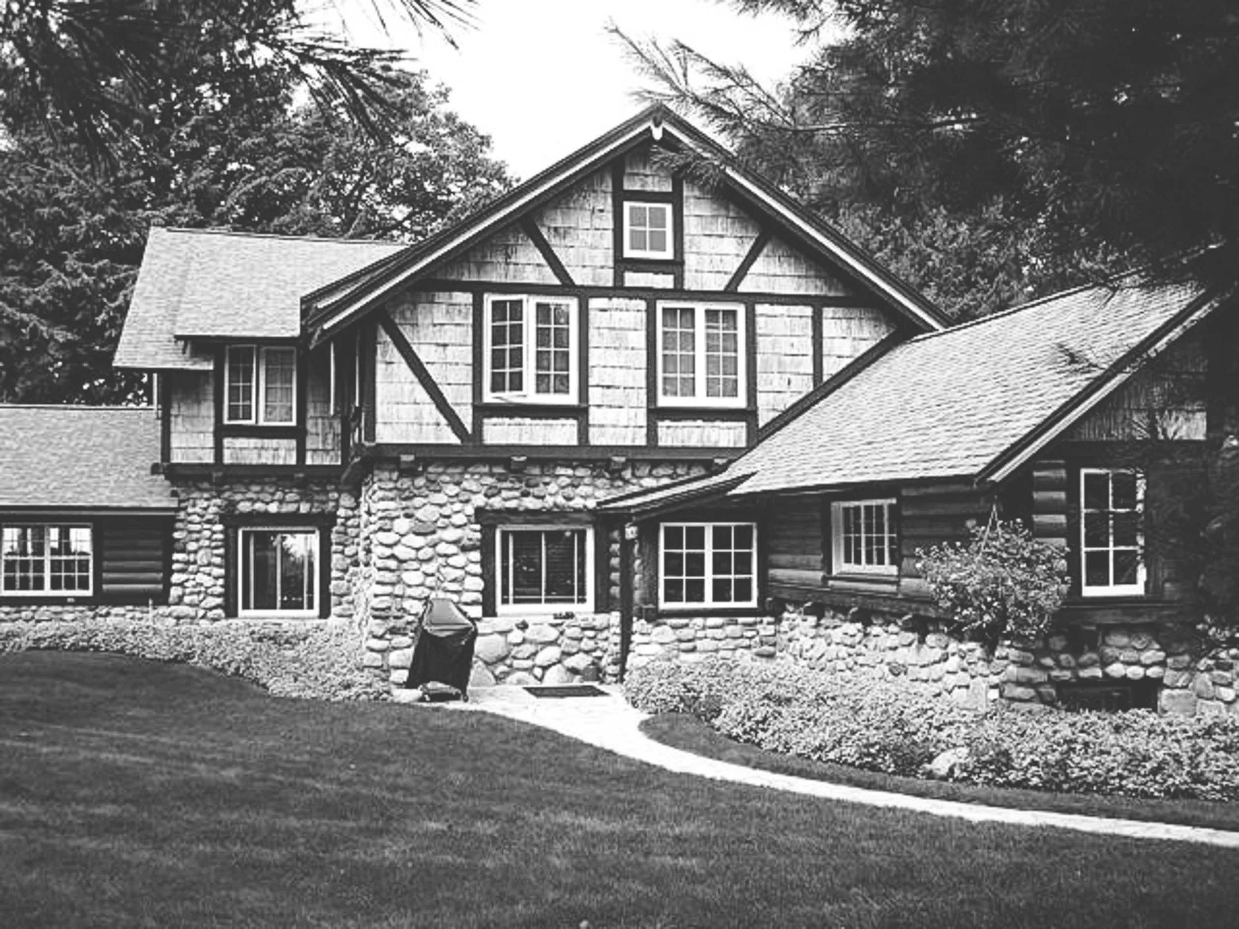 1460972_443764685729102_178275868_n-2bw.jpg