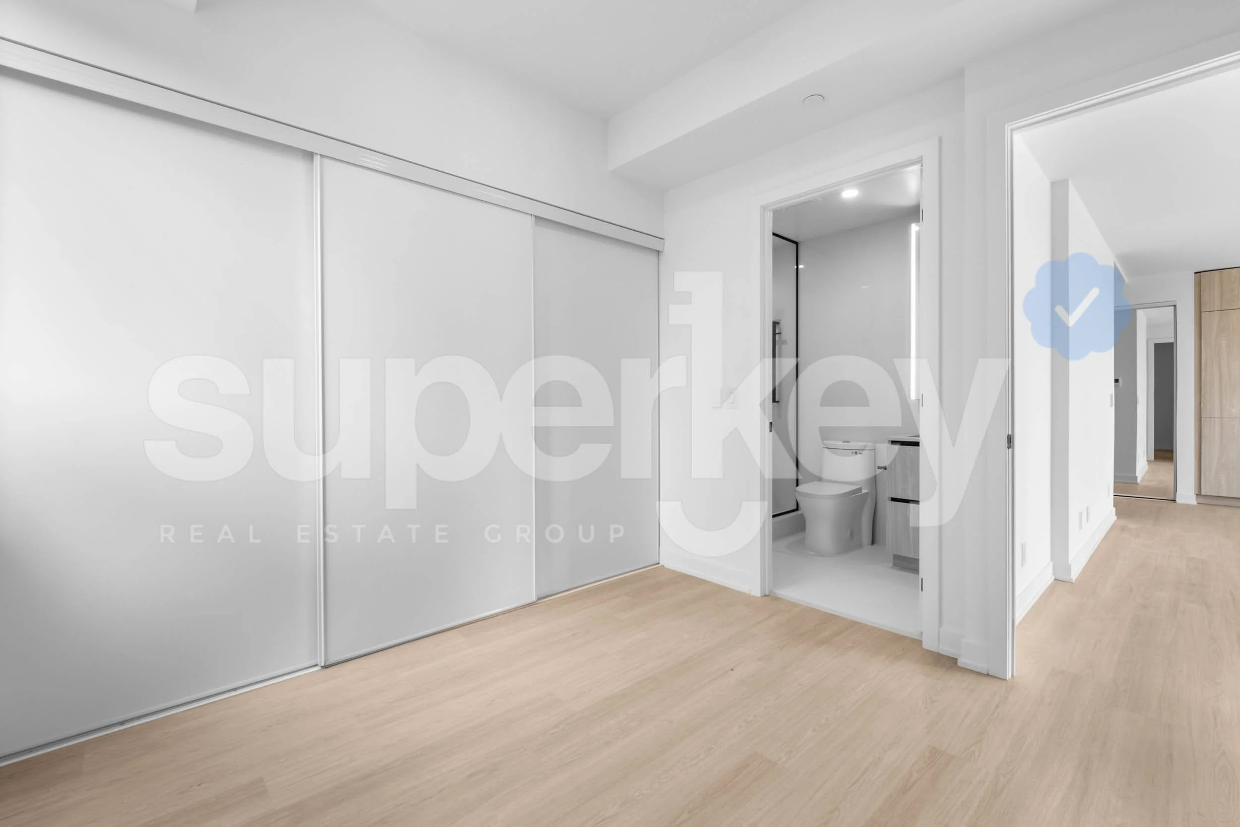 208-699 Sheppard Ave E, Toronto 028.jpg