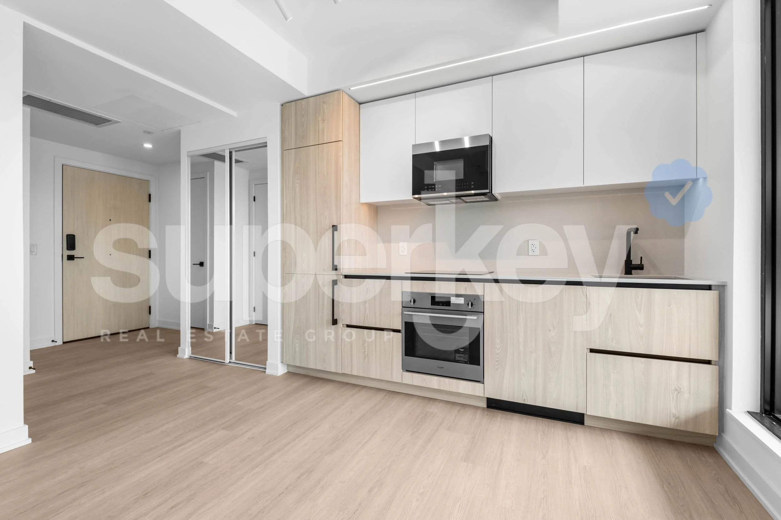 208-699 Sheppard Ave E, Toronto 021.jpg