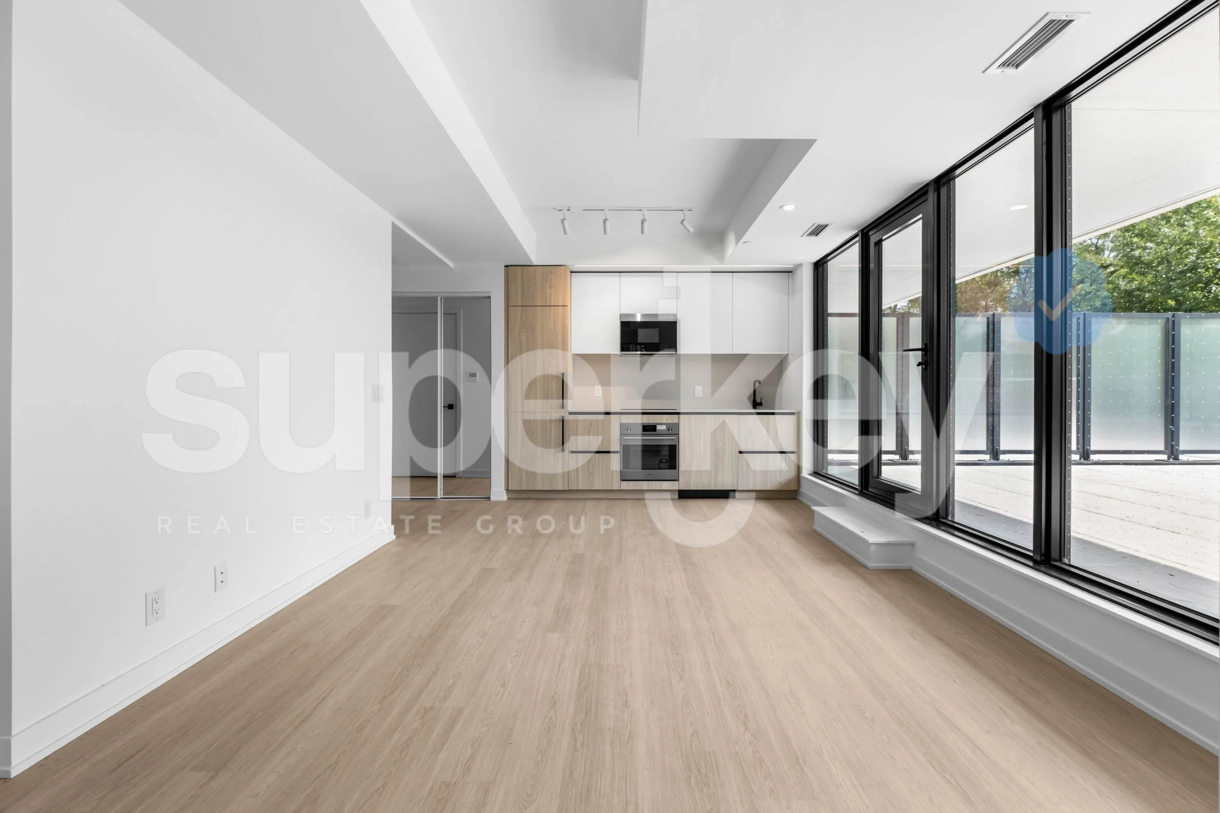 208-699 Sheppard Ave E, Toronto 014.jpg