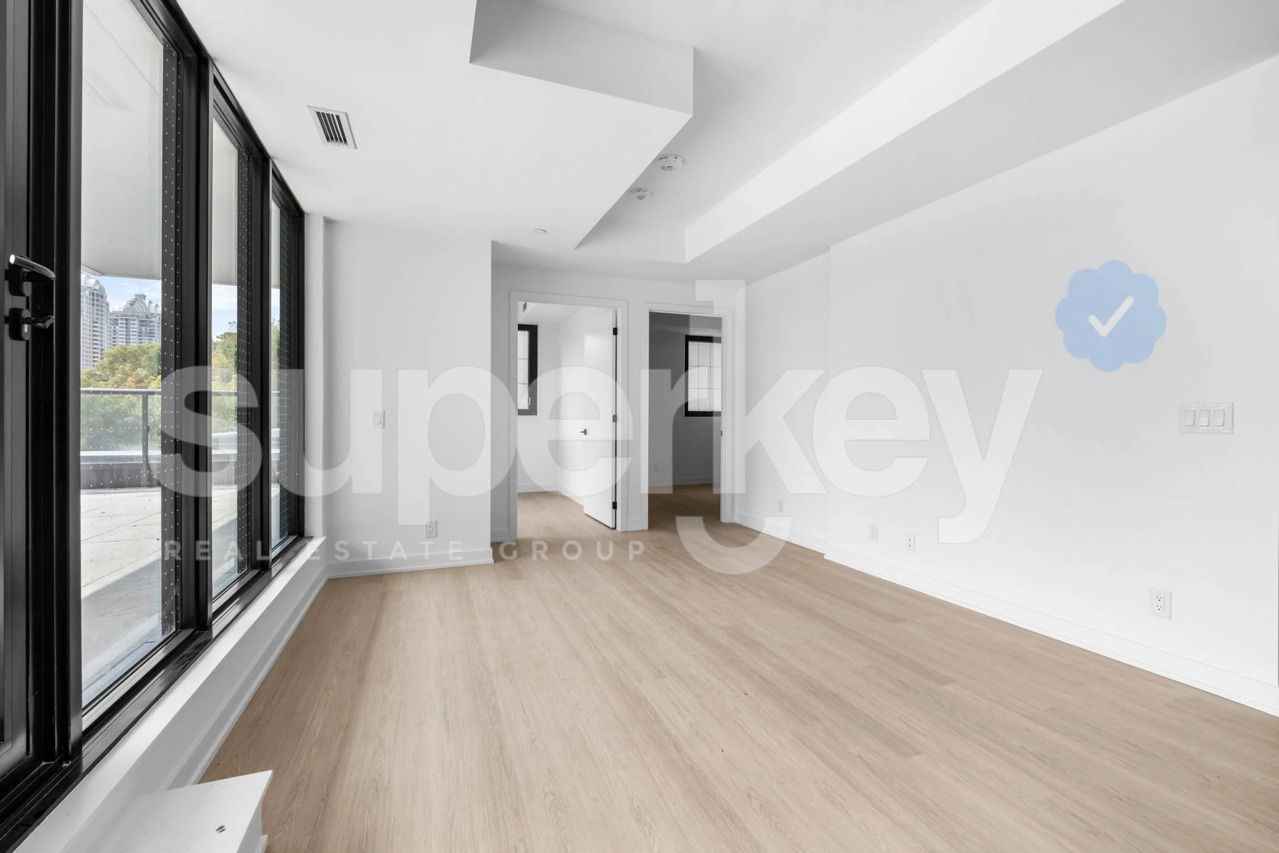 208-699 Sheppard Ave E, Toronto 016.jpg