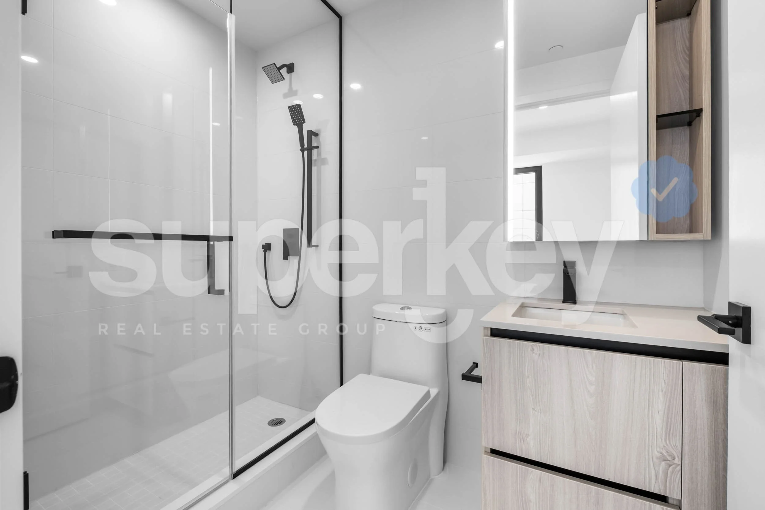 208-699 Sheppard Ave E, Toronto 033.jpg