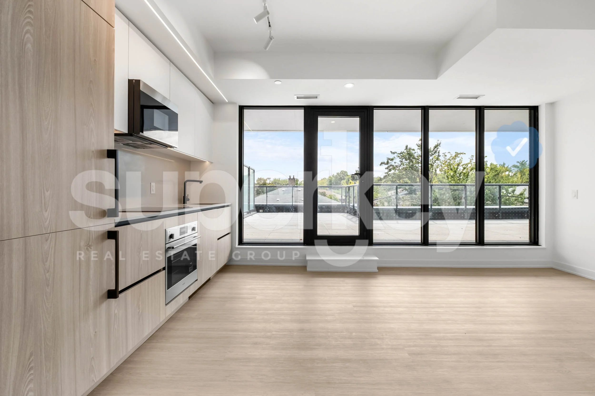 208-699 Sheppard Ave E, Toronto 012.jpg