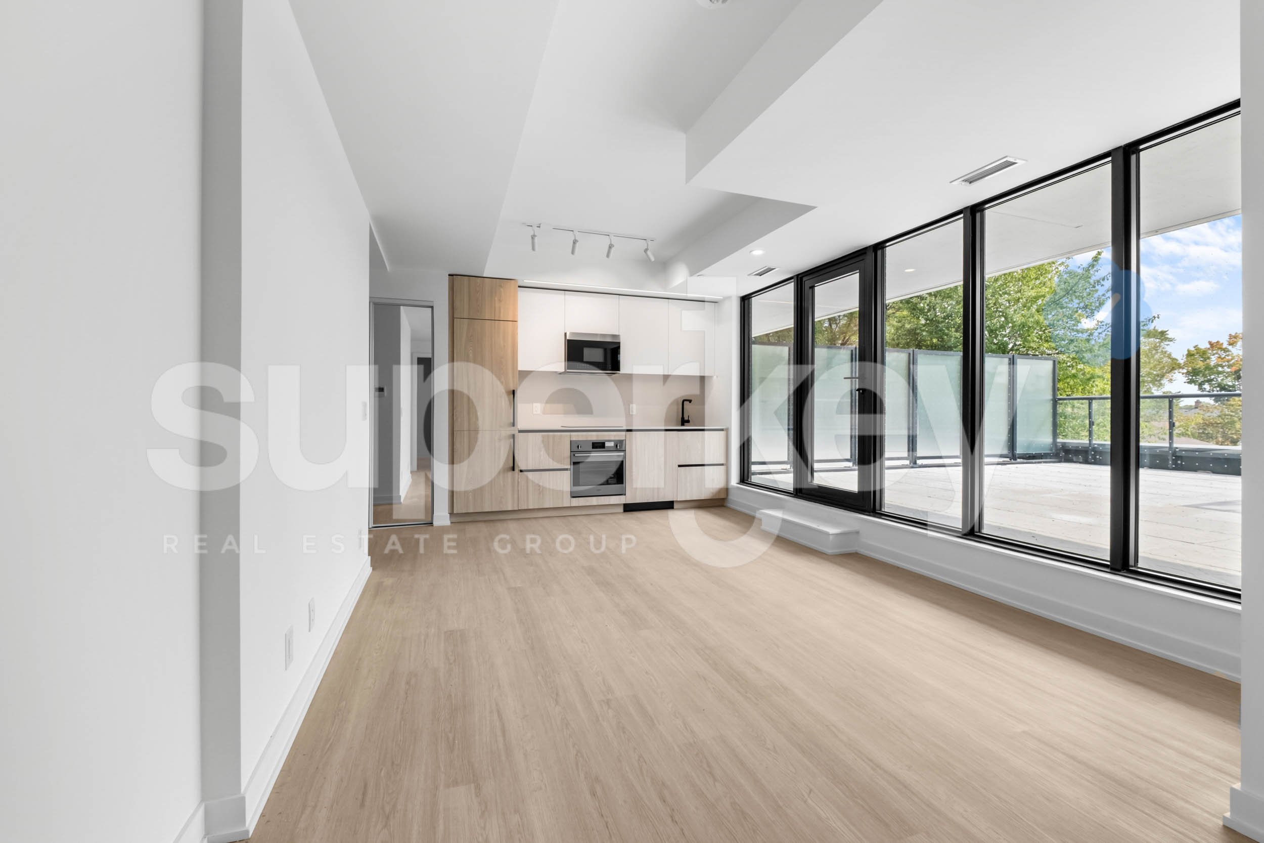 208-699 Sheppard Ave E, Toronto 013.jpg