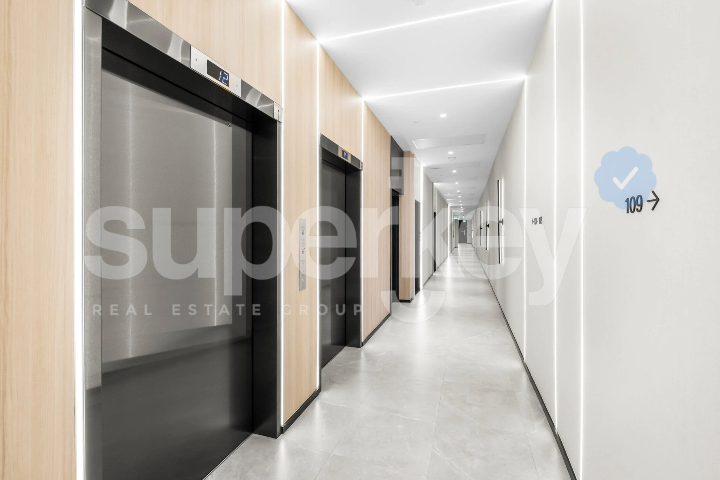 208-699 Sheppard Ave E, Toronto 007.jpg