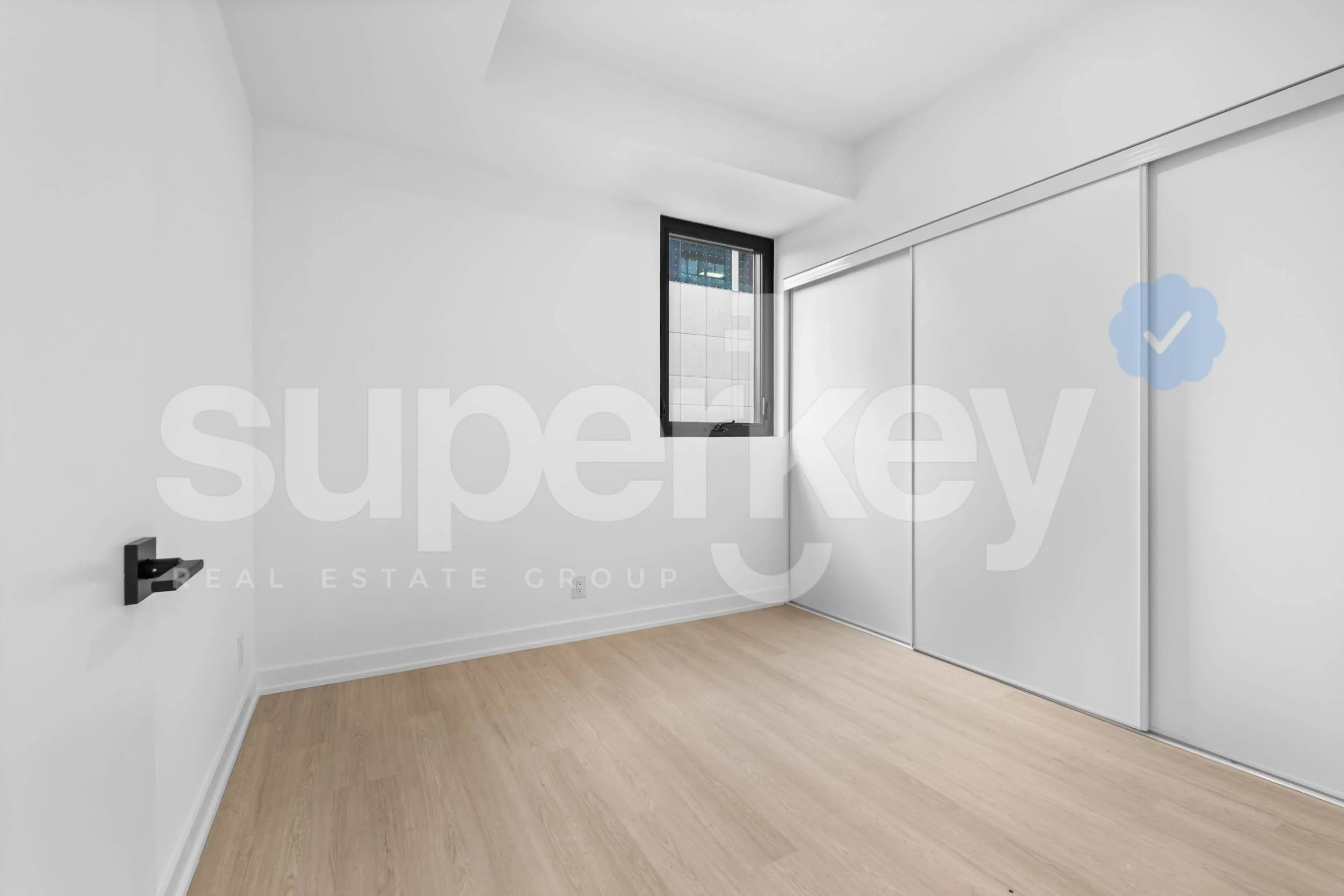 208-699 Sheppard Ave E, Toronto 027.jpg