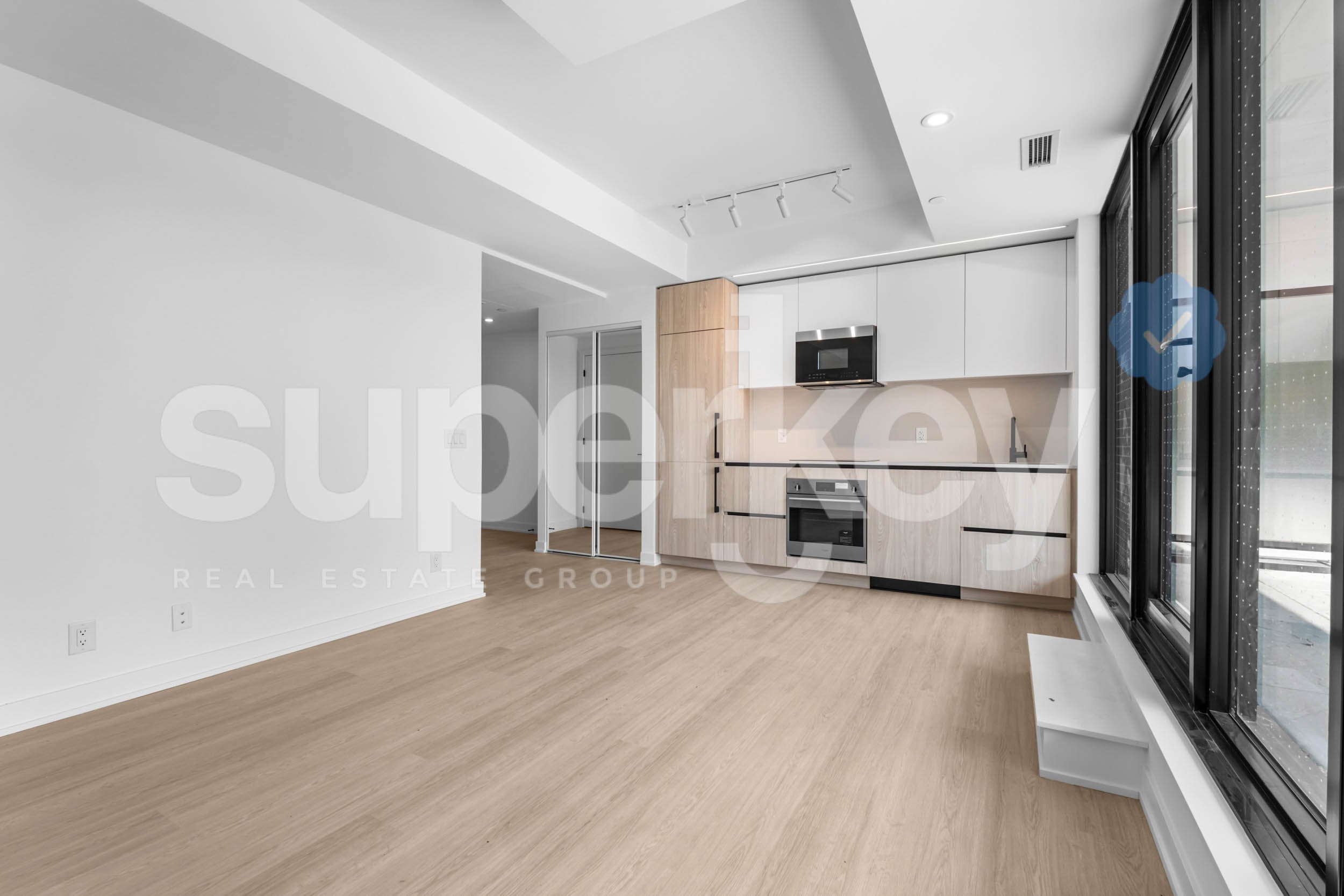 208-699 Sheppard Ave E, Toronto 015.jpg