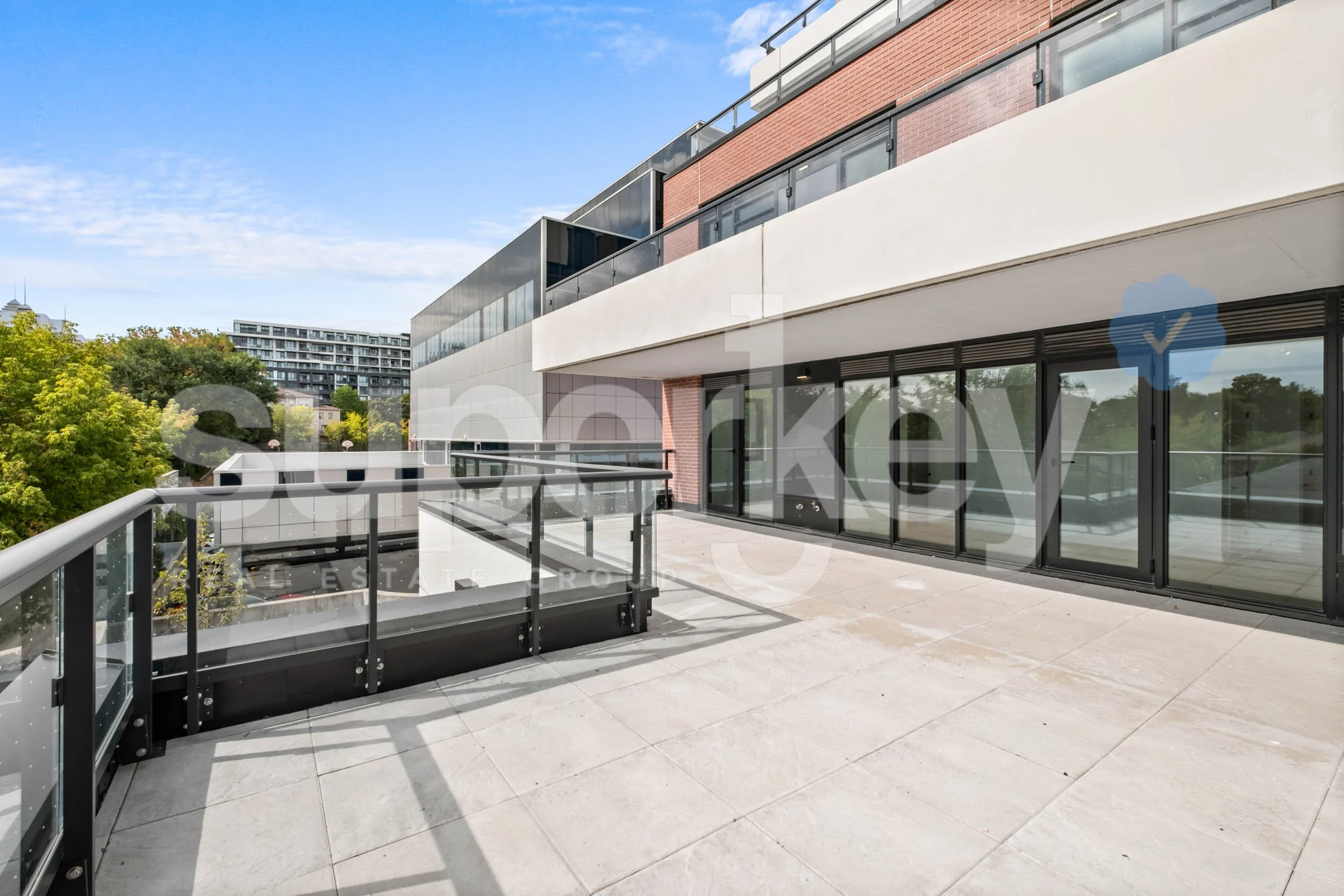 208-699 Sheppard Ave E, Toronto 025.jpg