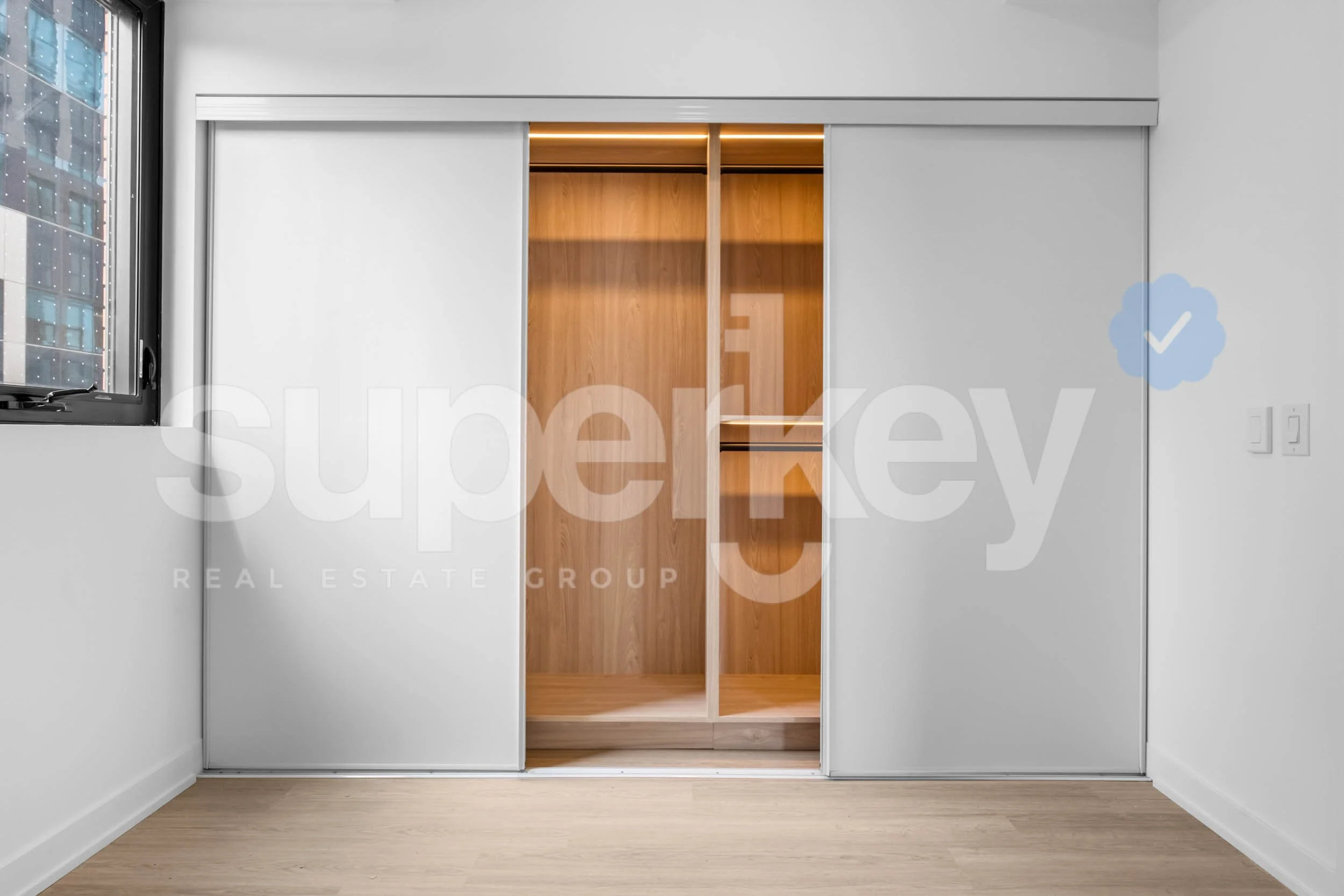 208-699 Sheppard Ave E, Toronto 031.jpg