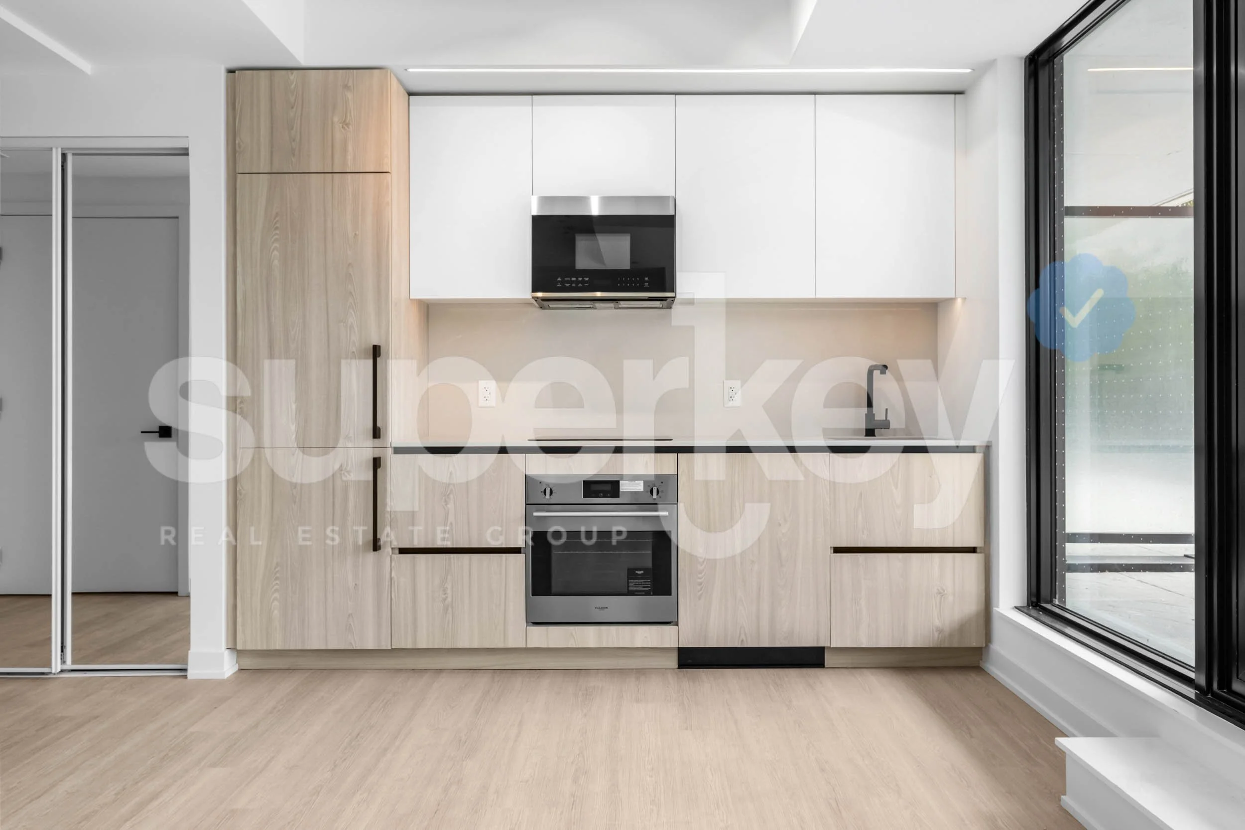 208-699 Sheppard Ave E, Toronto 019.jpg