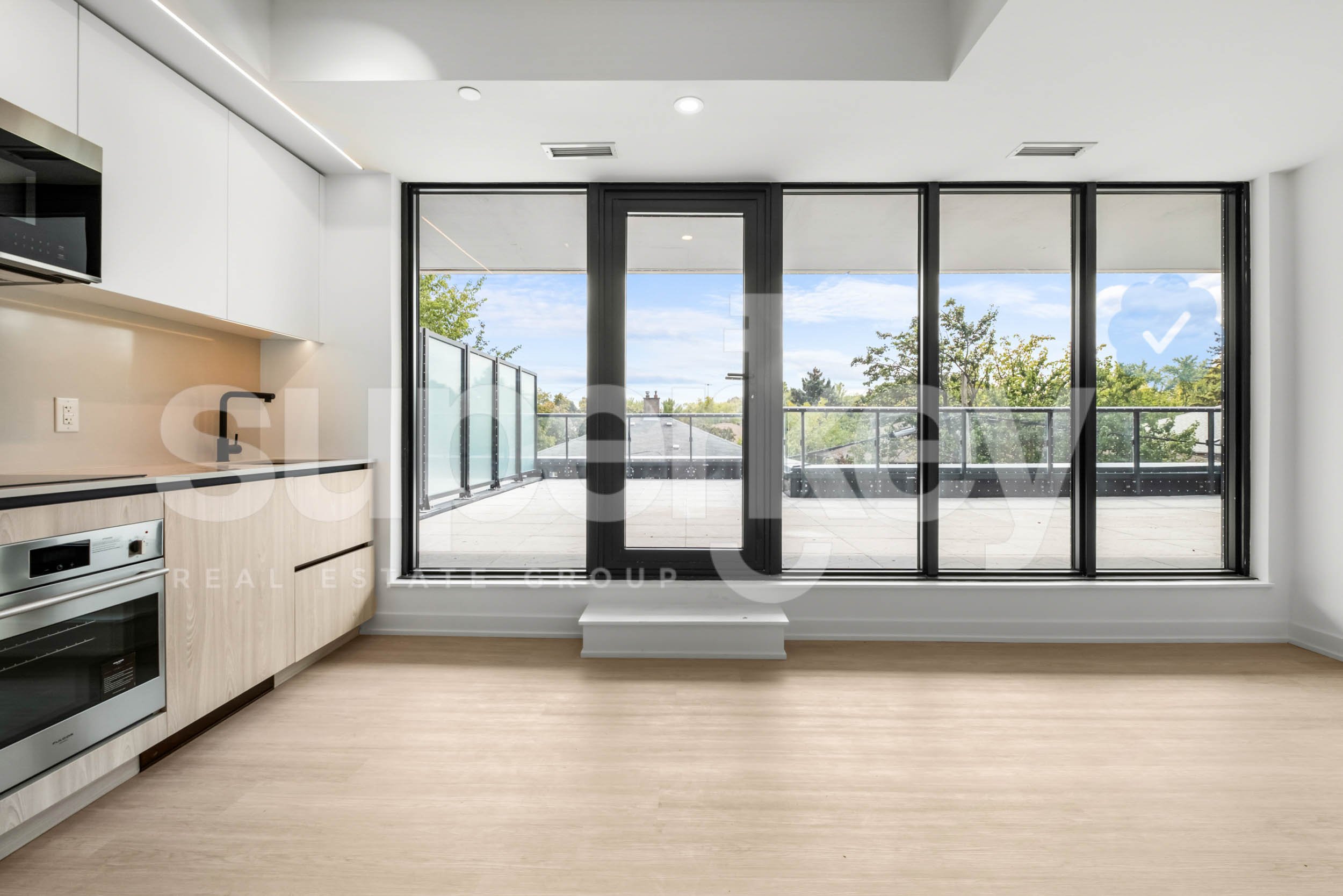 208-699 Sheppard Ave E, Toronto 022.jpg