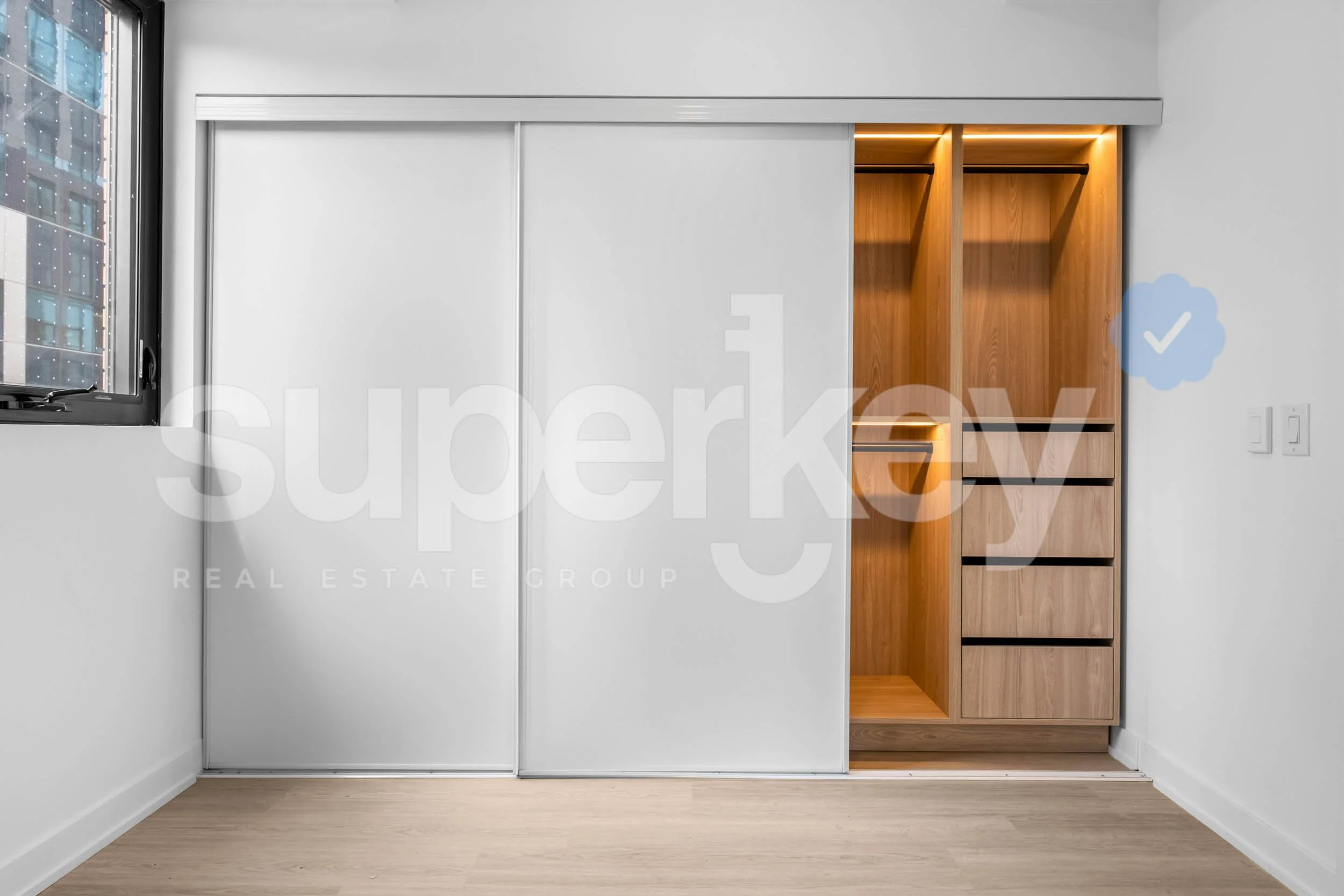208-699 Sheppard Ave E, Toronto 032.jpg