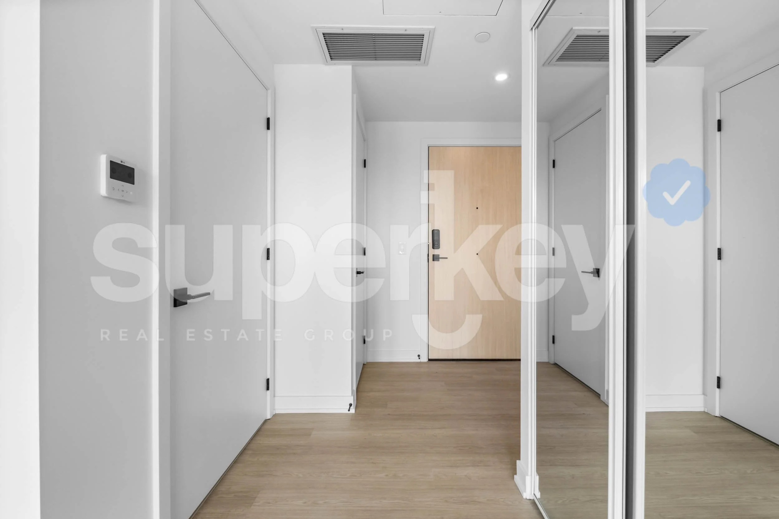 208-699 Sheppard Ave E, Toronto 009.jpg