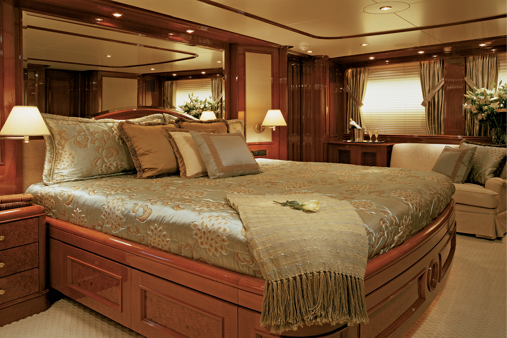 Karen-Lynn-Portfolio-08-Motoyacht-Distraction_5.jpg