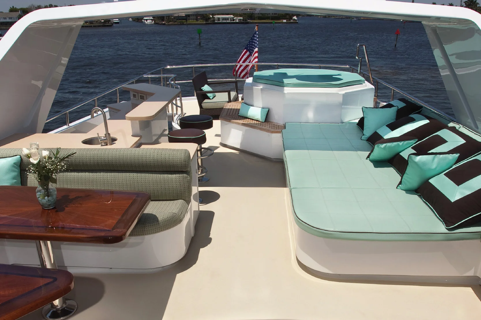 Karen-Lynn-Interior-Design-Yacht-Doubledown_8.jpg