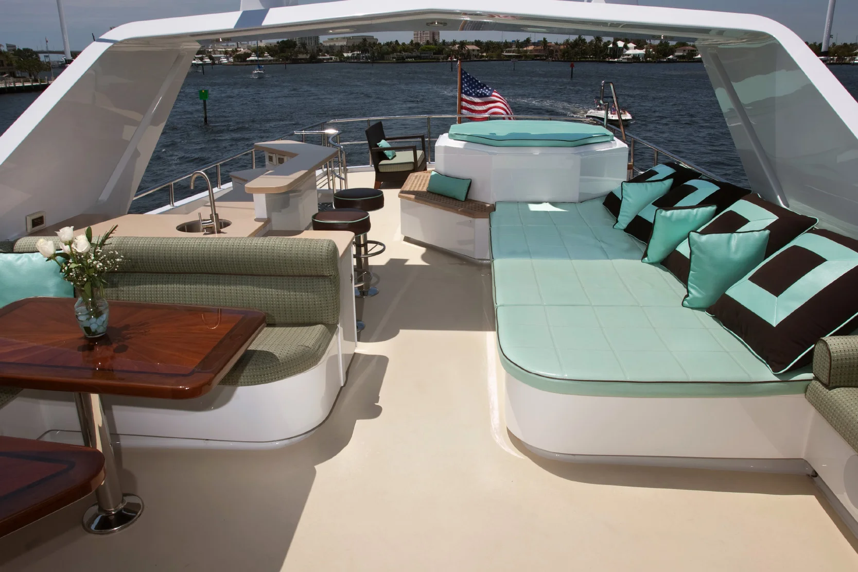 Karen-Lynn-Interior-Design-Yacht-Doubledown_5.jpg