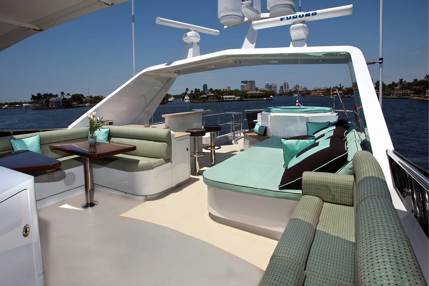 Karen-Lynn-Interior-Design-Yacht-Doubledown_7.jpg