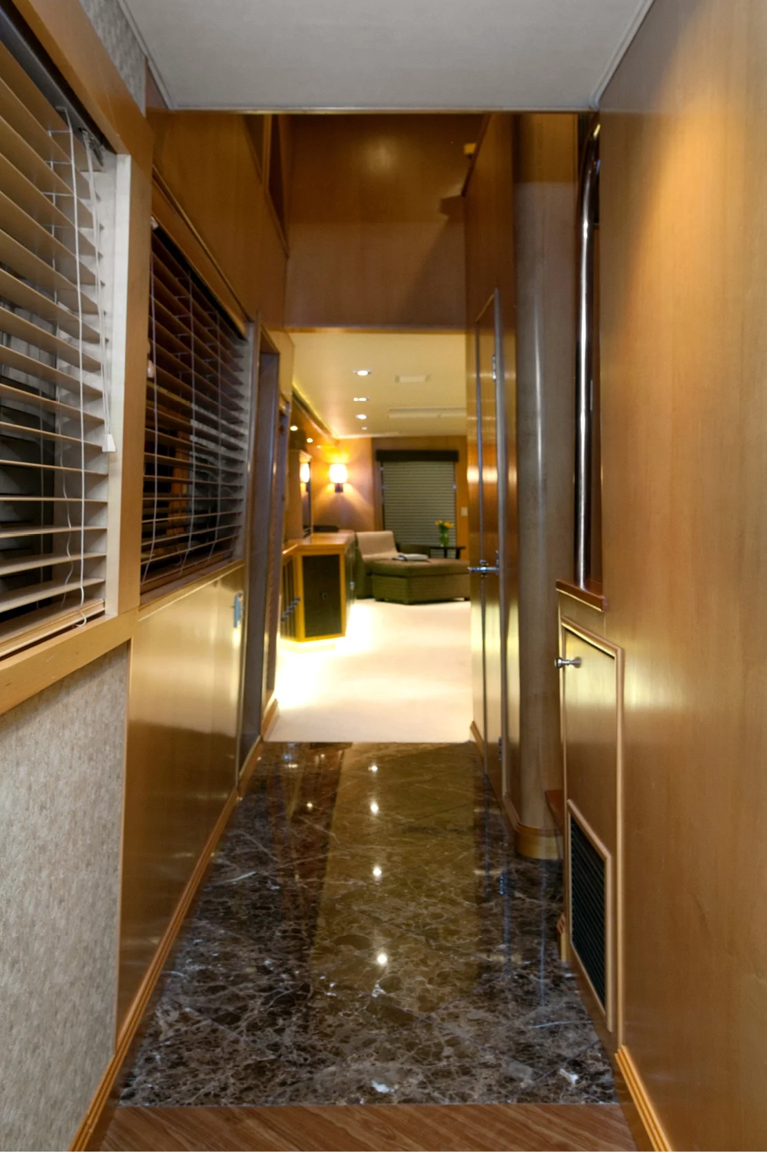 Karen-Lynn-Interior-Design-Yacht-Doubledown_19.jpg
