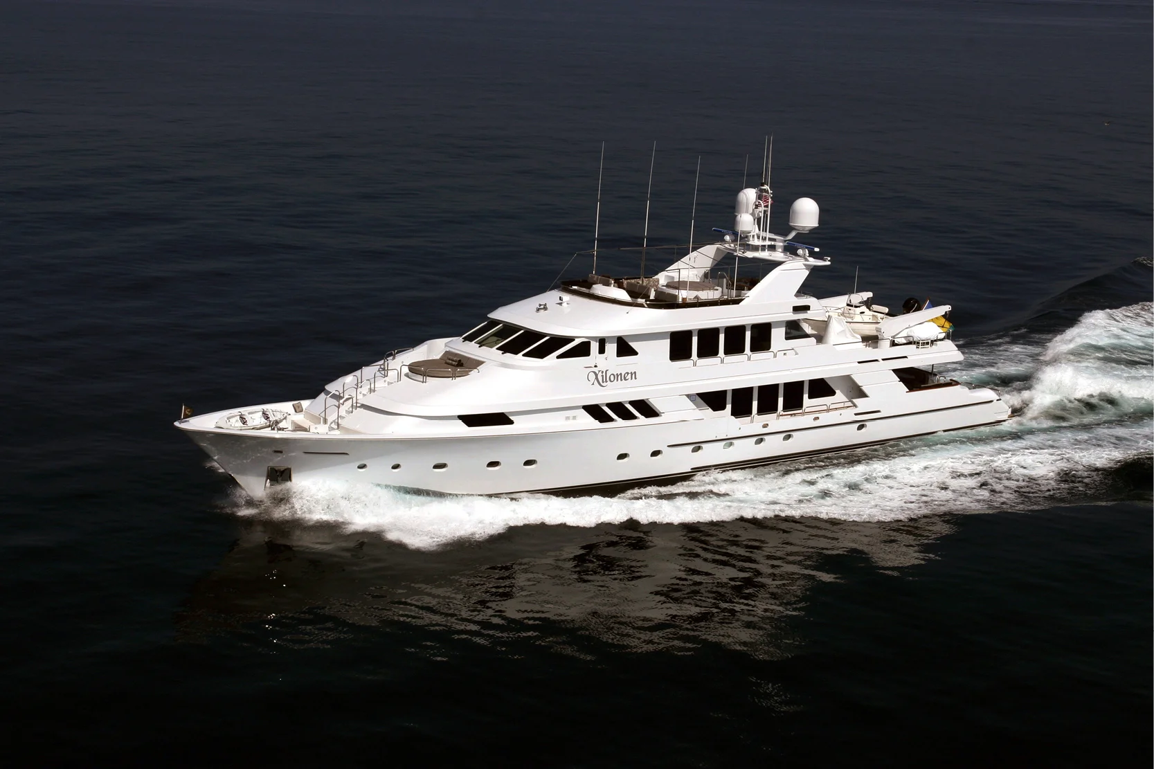 Karen-Lynn-Interior-Design-Yacht-Xilonen_2.jpg
