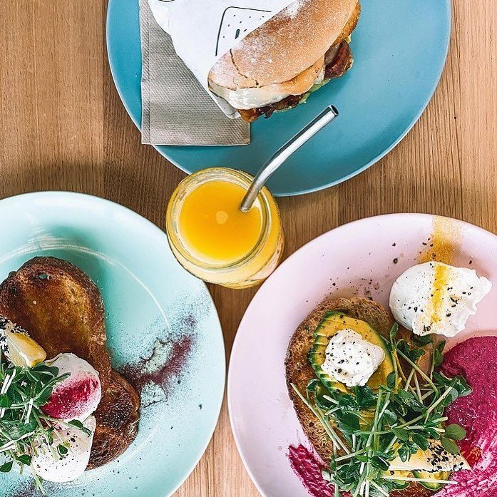 Reusable straws and delicious food with plastic free champion @loafcronulla 🌱
