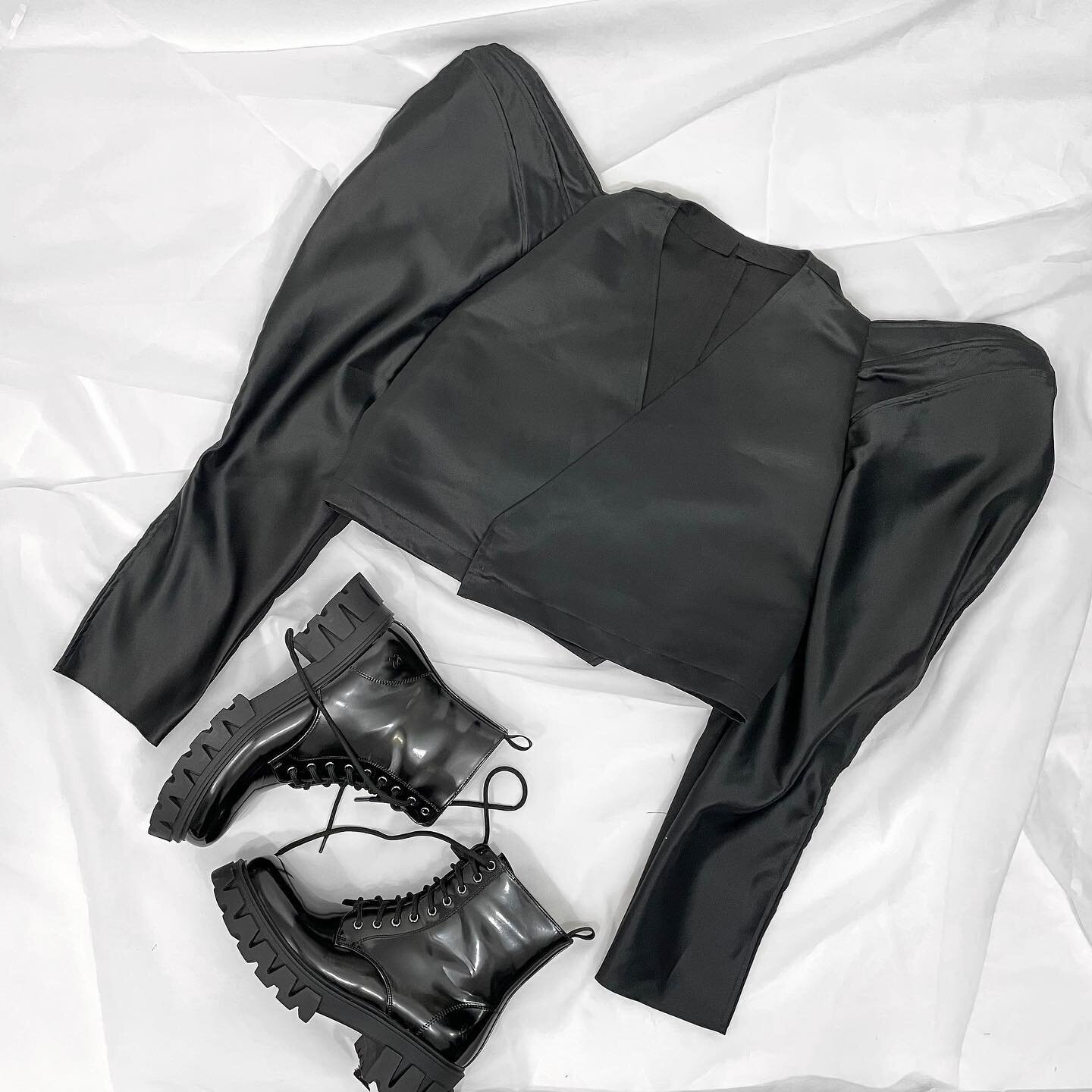 Prepping my outfit to go &amp; arrest some #$@&amp;%*! ppl ✌🏼😬✌🏼

#ootd #koifootwear #sotd #lookbook #flatlay #chris_cabalona #androgynous #androfemme
