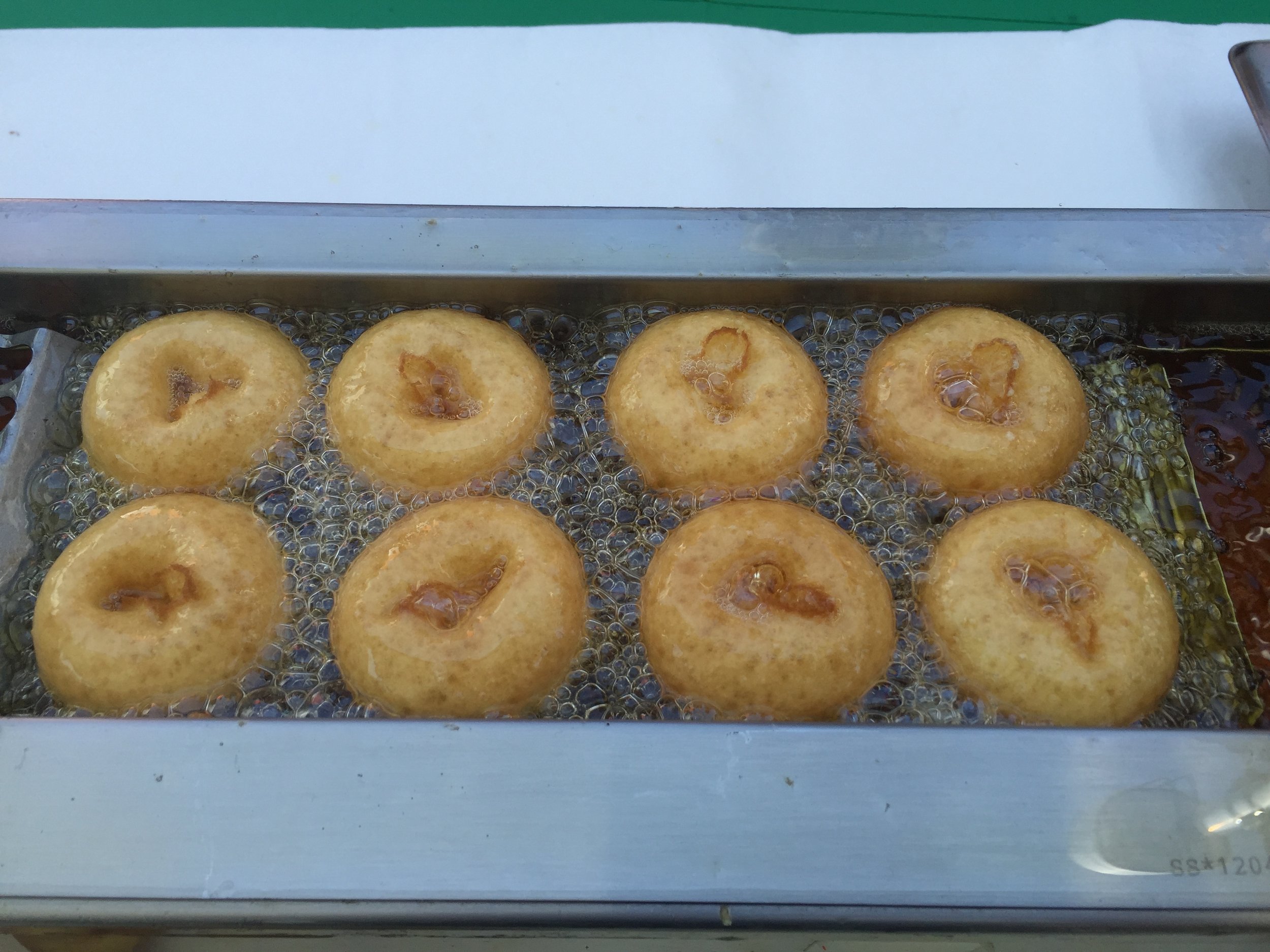 Mini Doughnuts tal-Festa - Apron & Whisk