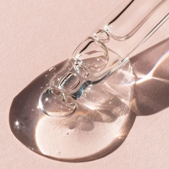 HYALURONIC ACID 💧⁠
A key ingredient in skincare and dermal fillers, HA offers numerous benefits for the skin including:⁠
⁠
- Deeply hydrating⁠
- Leaves skin plump and smooth⁠
- Boosts moisture retention⁠
- Softens the appearance of fine lines and wr