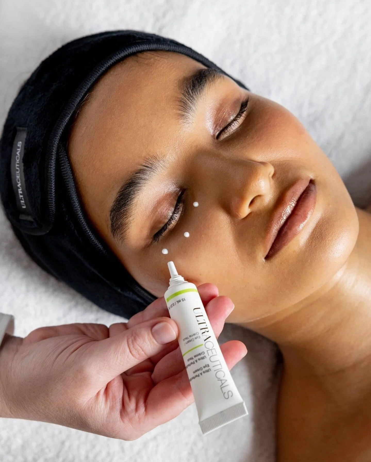 Did you know the skin around the eye is approximately 40% thinner than that on the rest of your face?⁣ ⁠
It is so important to look after this delicate area to protect the skin and reduce fine lines and ageing. ⁠
We always recommend using a cosmeceut