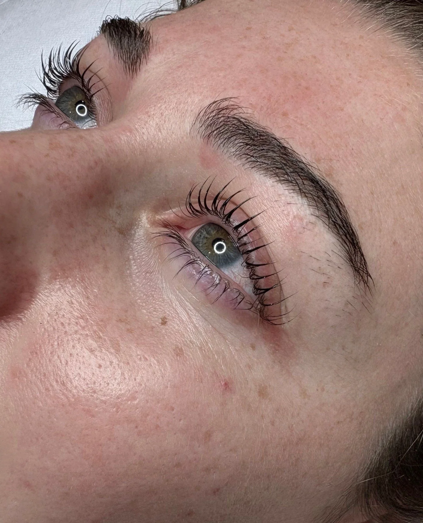 Low maintenance doesn't have to mean low impact. 🤍⁠
⁠
A lash lift takes around 45 minutes and the result lasts 6 to 10 weeks. Lifted, curled and defined without a single extension involved.⁠
⁠
Book your lash lift online.⁠
⁠
#lashliftmelbourne #lashl