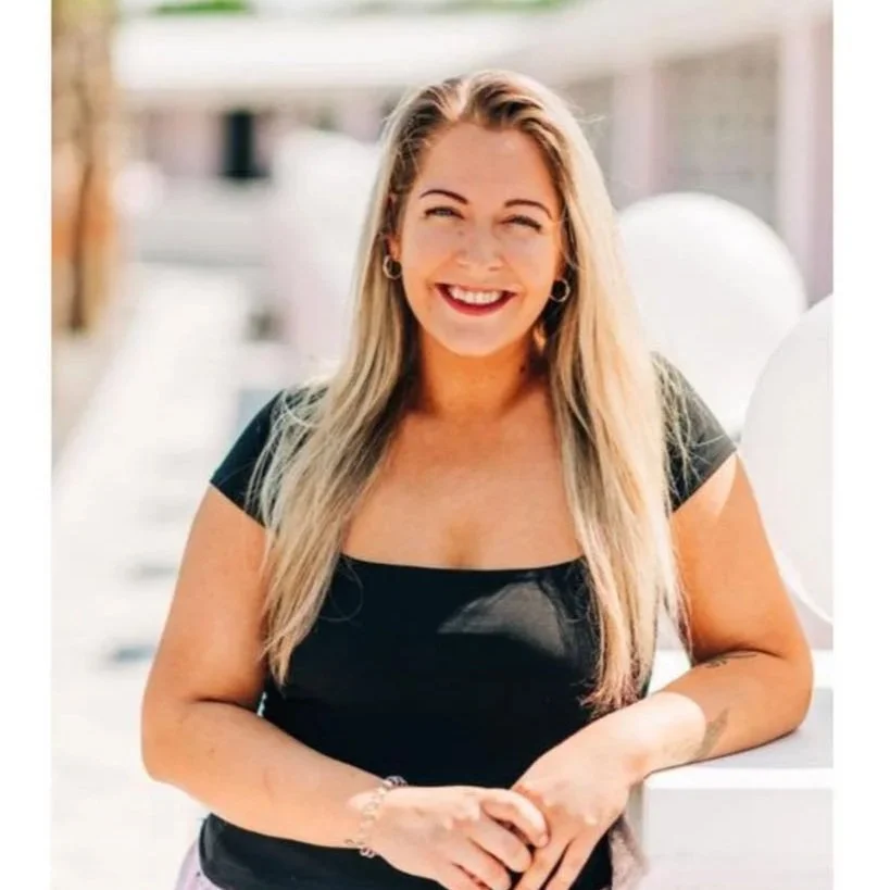 ALEXIS- Server &amp; Bartender