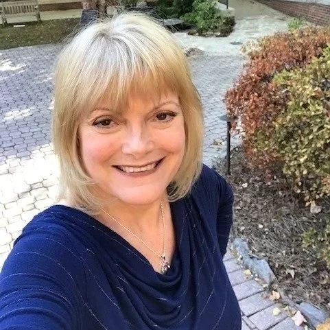 LUCIA- Server &amp; Bartender