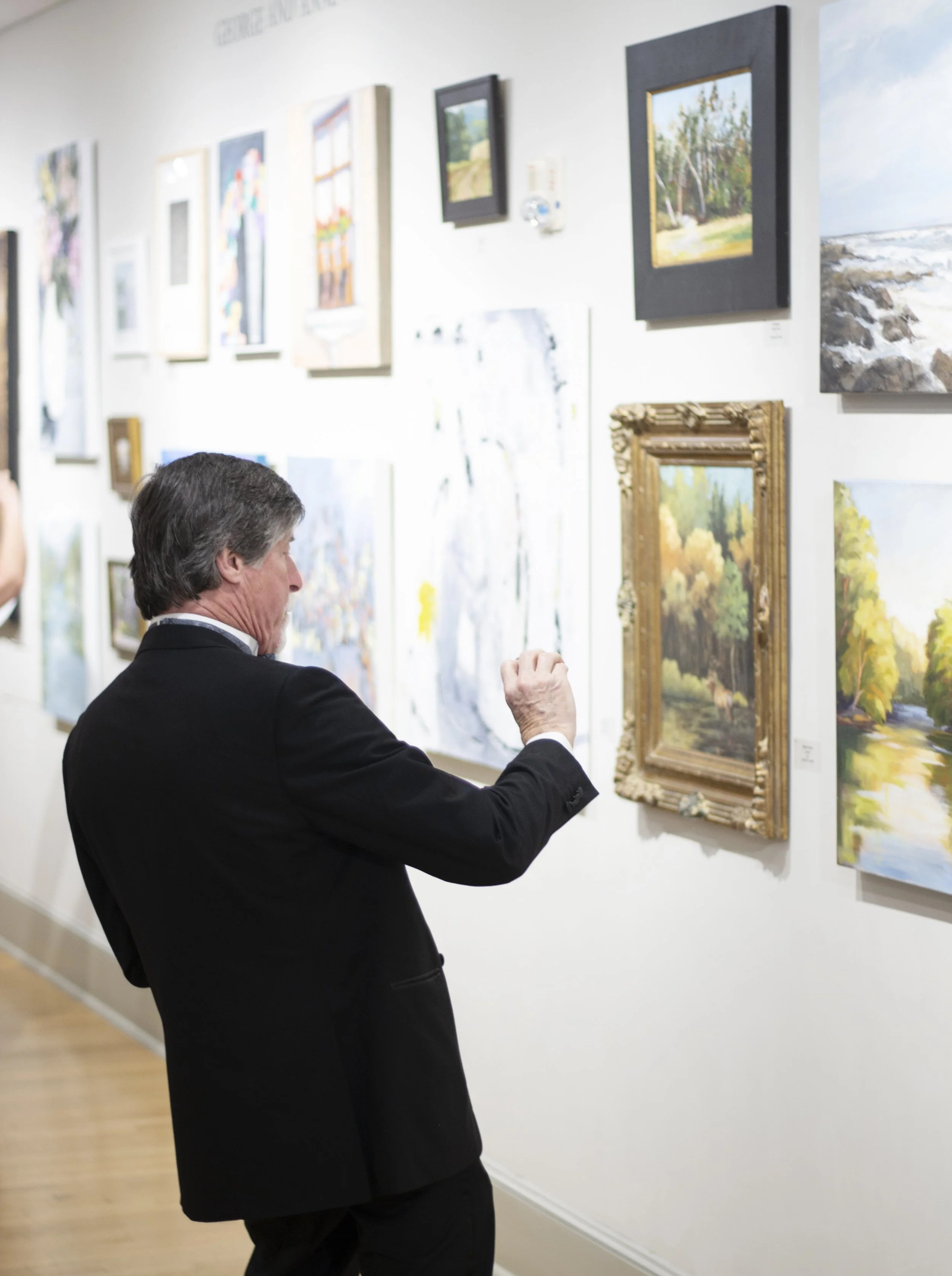 Photography captured at Quinlan Visual Arts Centers 45th Annual Gala Auction event by Justin Johnson of Ingeniusart.