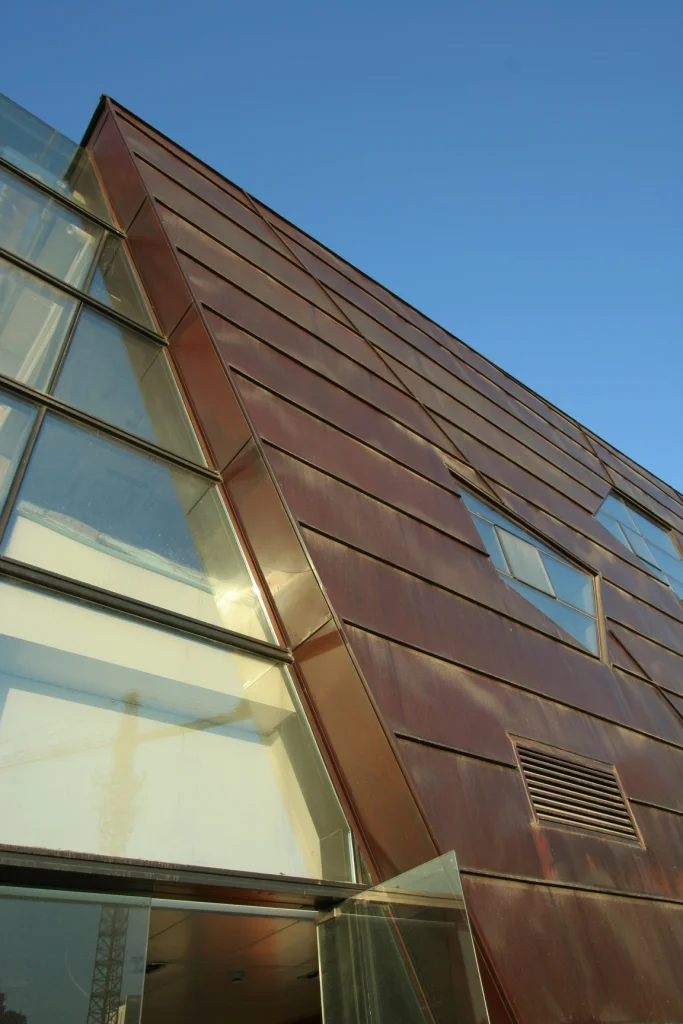 Copper_cladded_building_on_Yifei_Originality_Street,_Shanghai,_PRC.jpg
