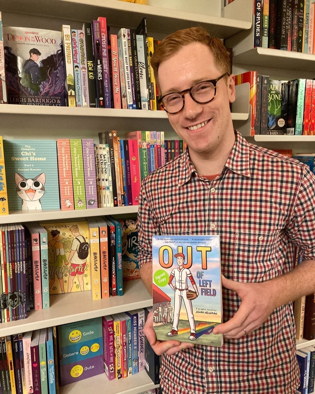 Jonah Newman @jonahnewmancomics stopped by Chelsea Market last Friday to sign copies of his new YA Graphic Novel Out Of Left Field. Come by and snag one!