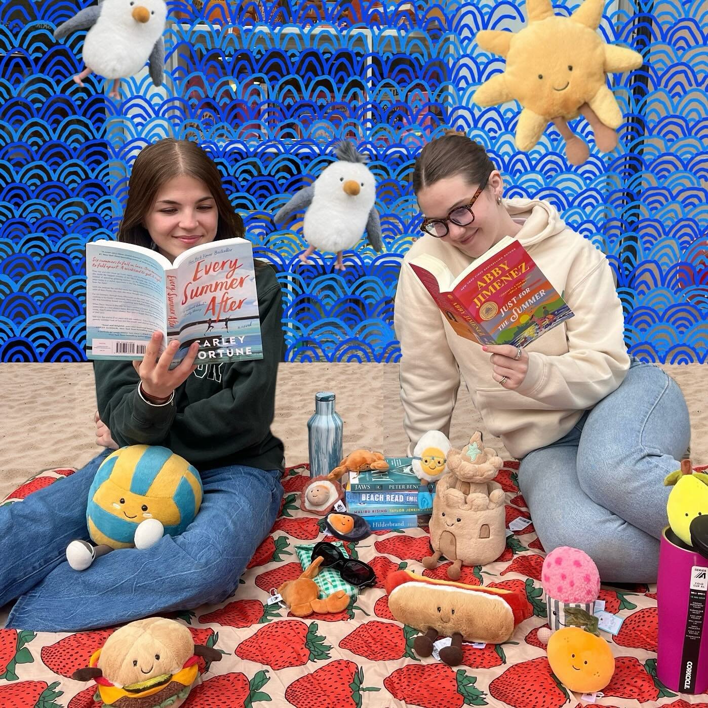 Ready for summer? Stop by any Posman for all your beach needs and reads!! 🏝️📚🌊