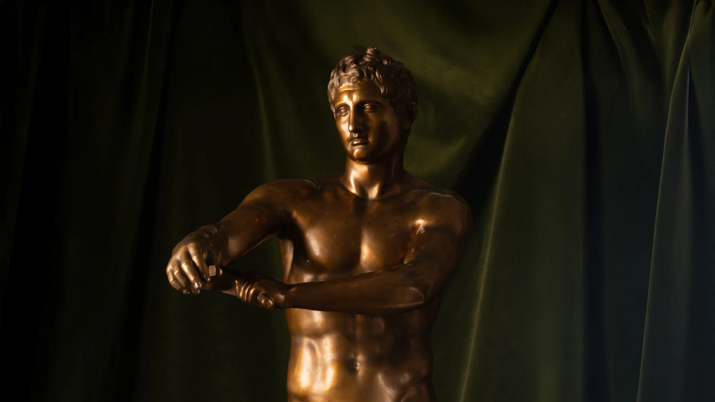 Bronze d'Apollon antique Inu Studio photographes d'art aux puces de saint Ouen et collections d'oeuvre d'art