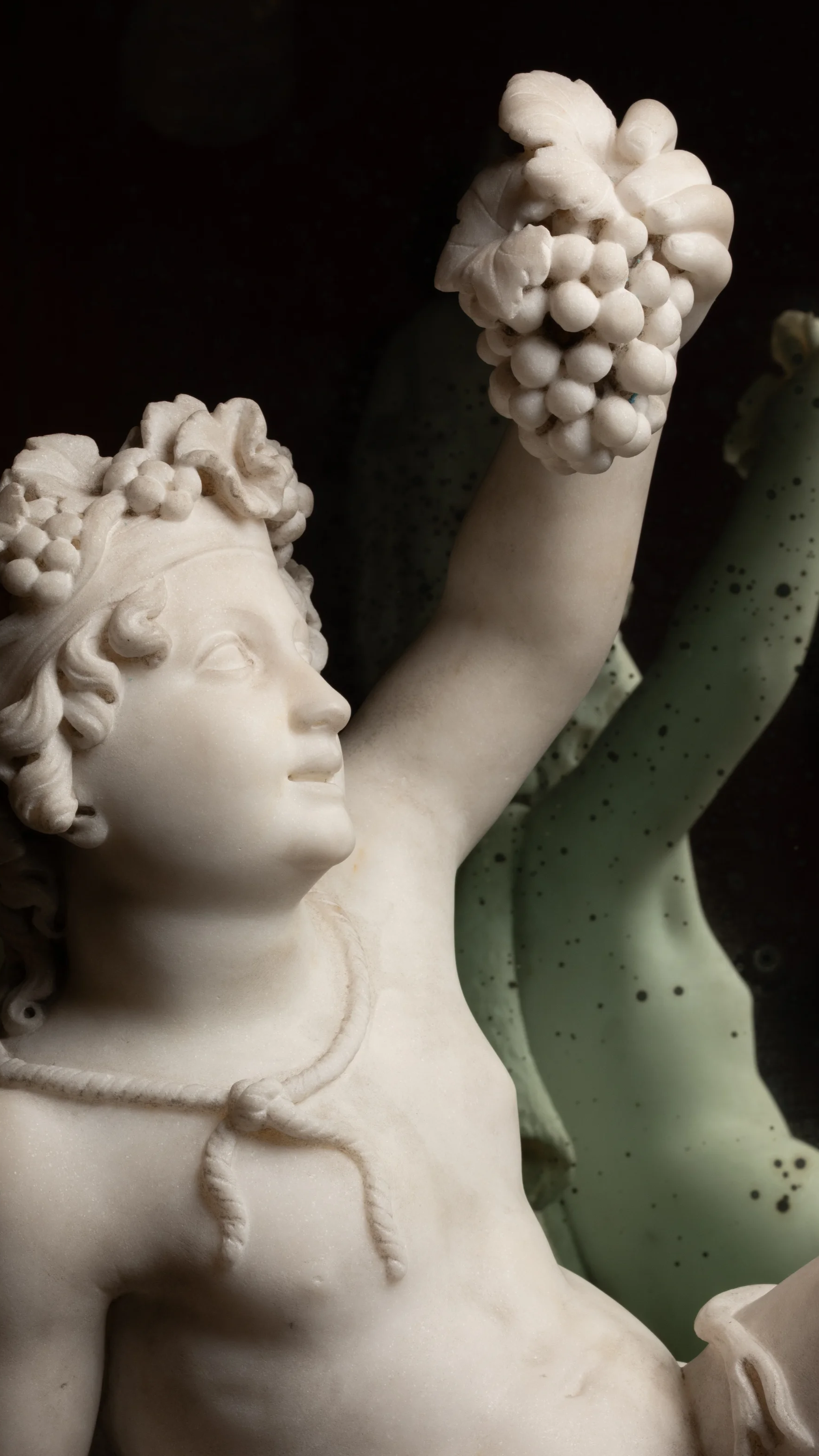 statue antique Inu Studio photographes d'art aux puces de saint Ouen et collections d'oeuvre d'art