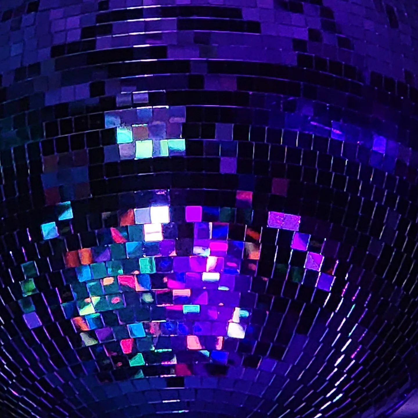 Beyonc&eacute; does disco ball - we do disco ball. Very simple equation. 🕺

#mirrorball #discoball #beyonce #rennaissance